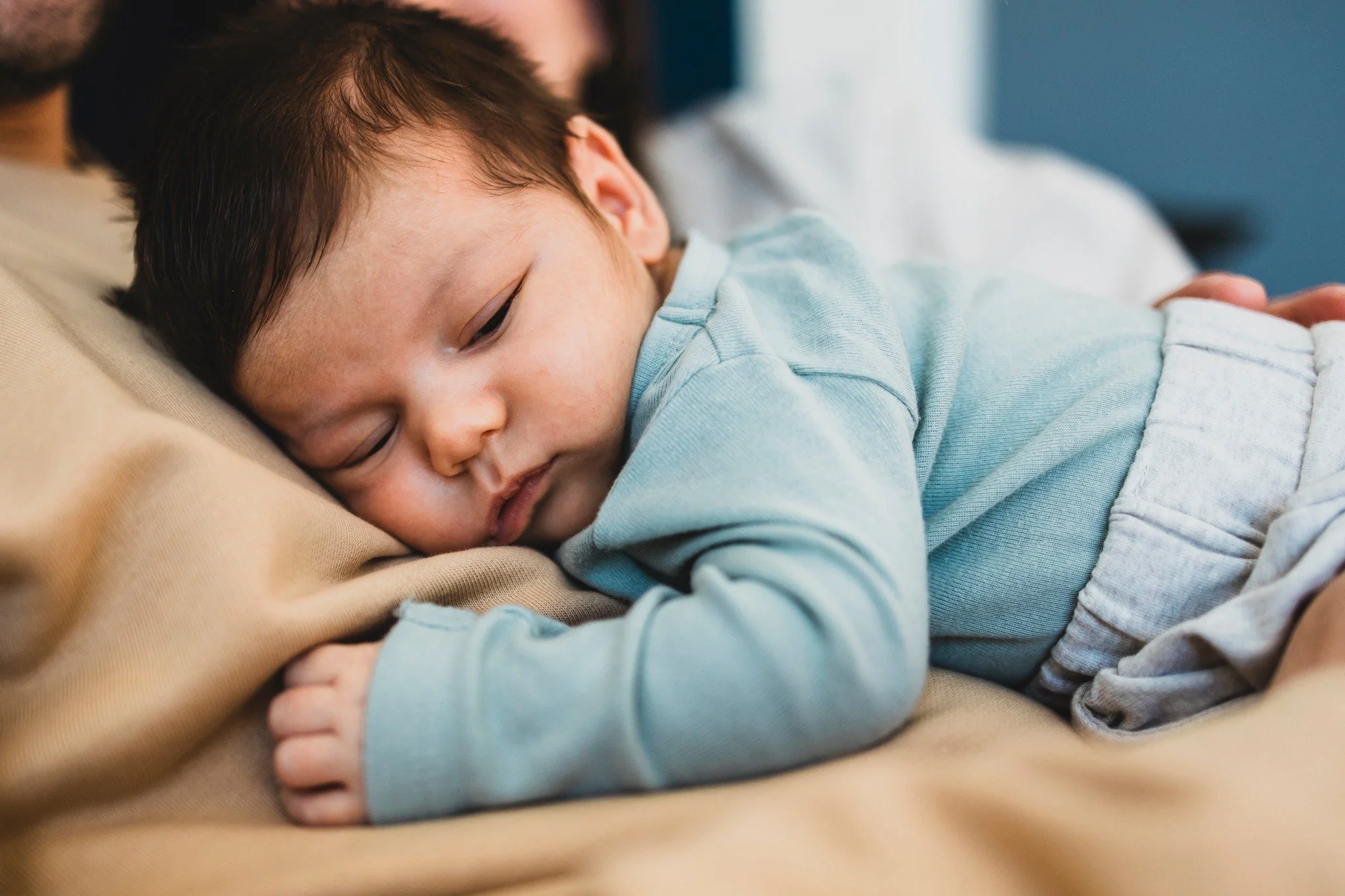 Capturing a newborn&rsquo;s first days at home is always such a joy&mdash;those tiny toes, soft yawns, and the little button nose! It brings me back all the feelings I had when I brought my daughter home

For all the parents out there&mdash;what&rsqu