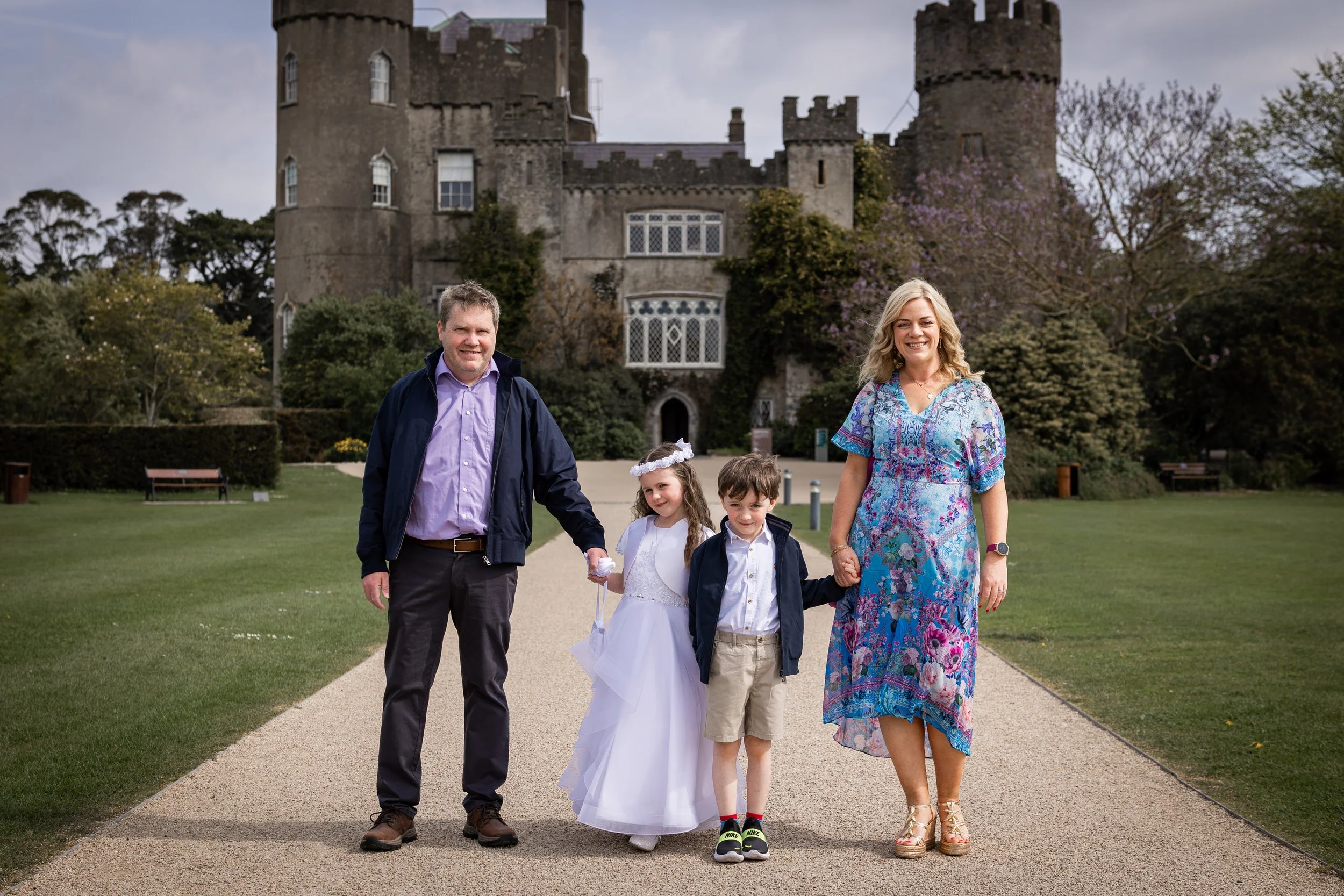 Family of 4 during quick and easy Communionphotoshoot