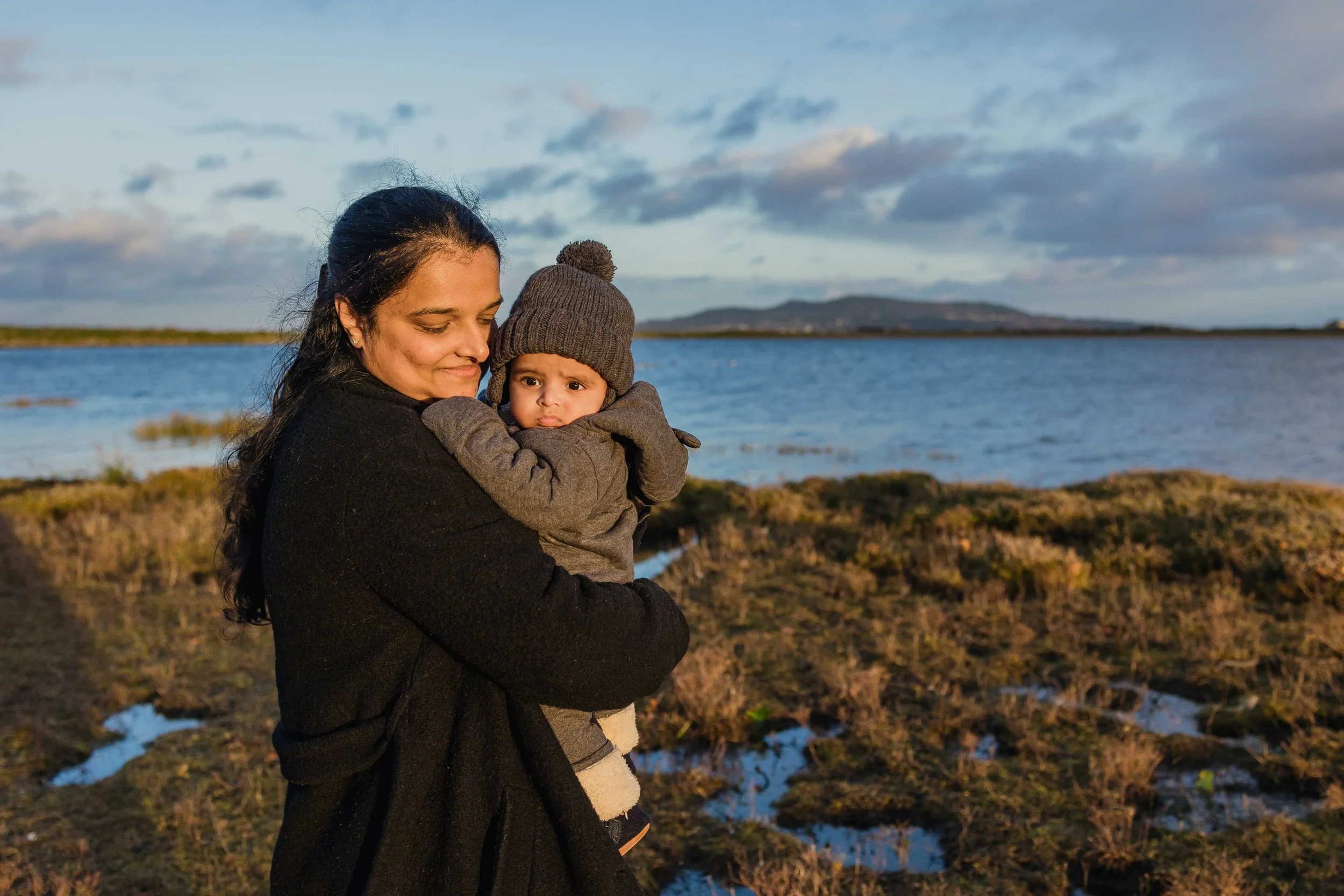 Dublin Family photographer captures mum and baby during outdoor photoshoot