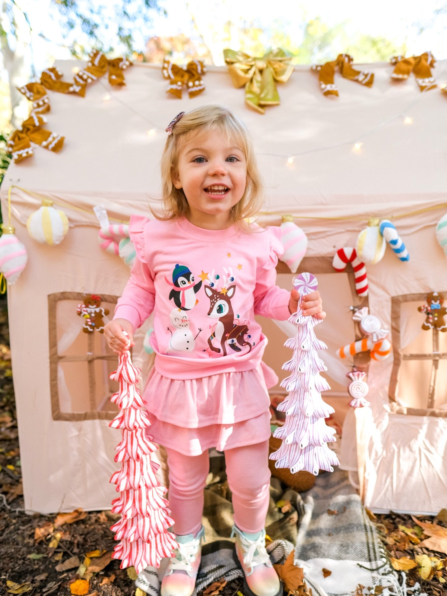 I&rsquo;ve waited too long to post well anything on here but especially the world&rsquo;s cutest holiday photos. Since it&rsquo;s CHRISTMAS WEEK (!!!!) I&rsquo;m not holding out a second longer! 

I give to you the shiniest star, my R&eacute;alta! 🌟