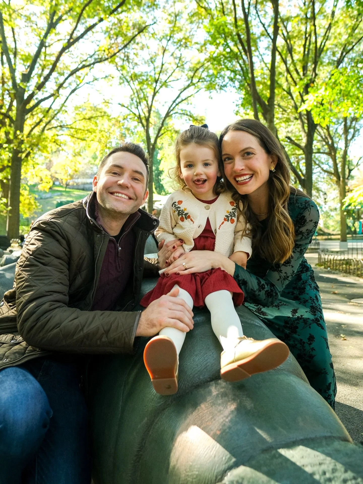 During your Holiday Photoshoot your daughter is going to want to go to *her fave* hippo park: it&rsquo;s very important you go to hippo park! 🦛✨

I love creating magic in their element. I love this sweetest family even more. Thank you for choosing m