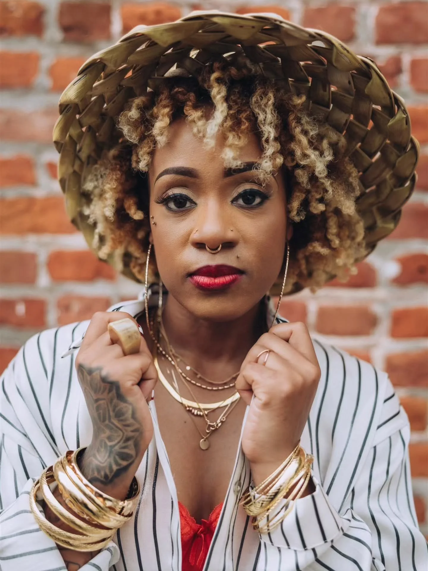 Hot. Humid. Rain.

None of that stopped us!... Lynesia was definitely fierce and showed out at our recent New Orleans Photo Walk, which took place along the edge of the French Quarter.

Photo + Edit - @anthonylamothephotography 
Assistant - @anthony.