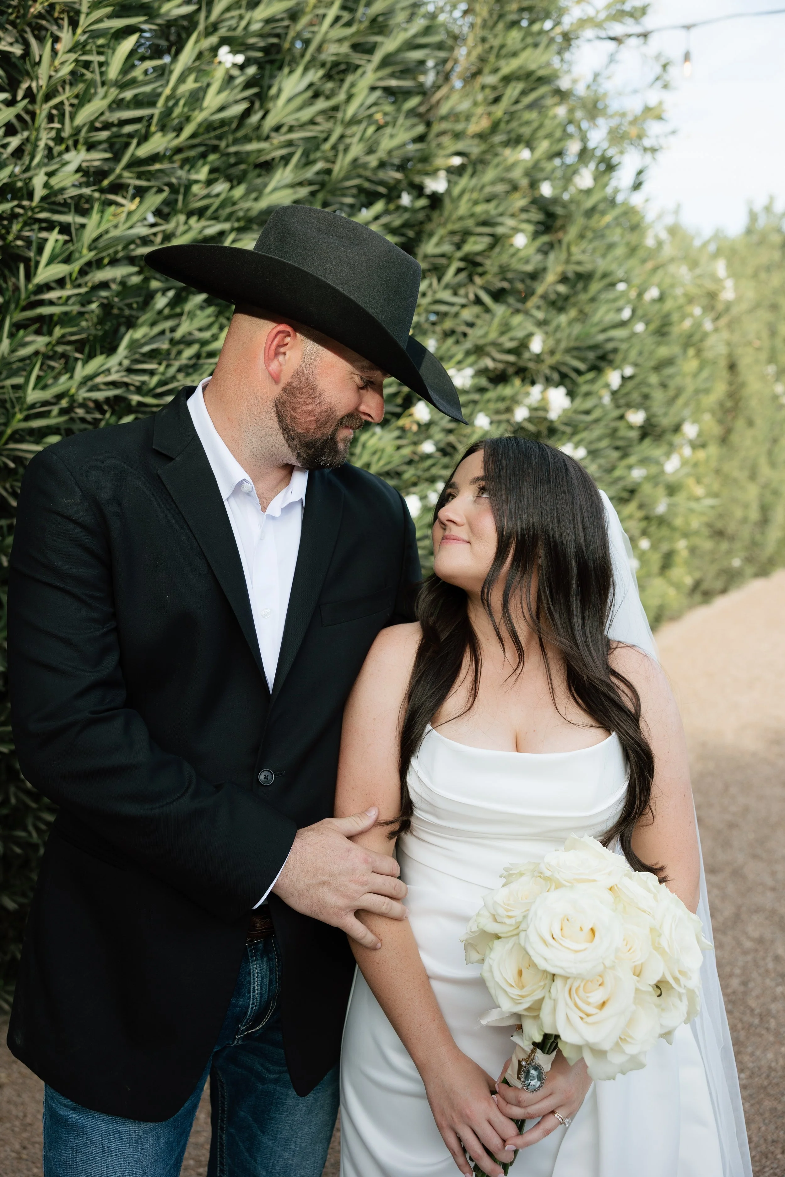 S &amp; B: Arizona Wedding at the Big Tin Cotton Gin in San Tan Valley