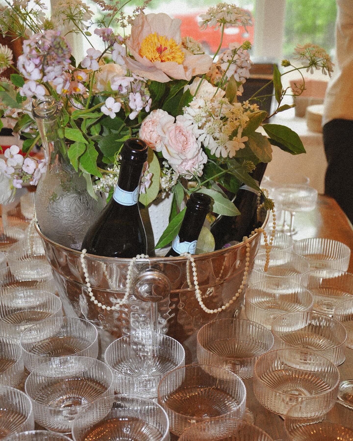 I&rsquo;m here for the WOW factor when it comes to centerpieces! 🍾

This centerpiece consists of custom floral ice cubes, a beautiful floral arrangement, pearl ribbon, and the biggest hit of the party, the elegant champagne coupes.