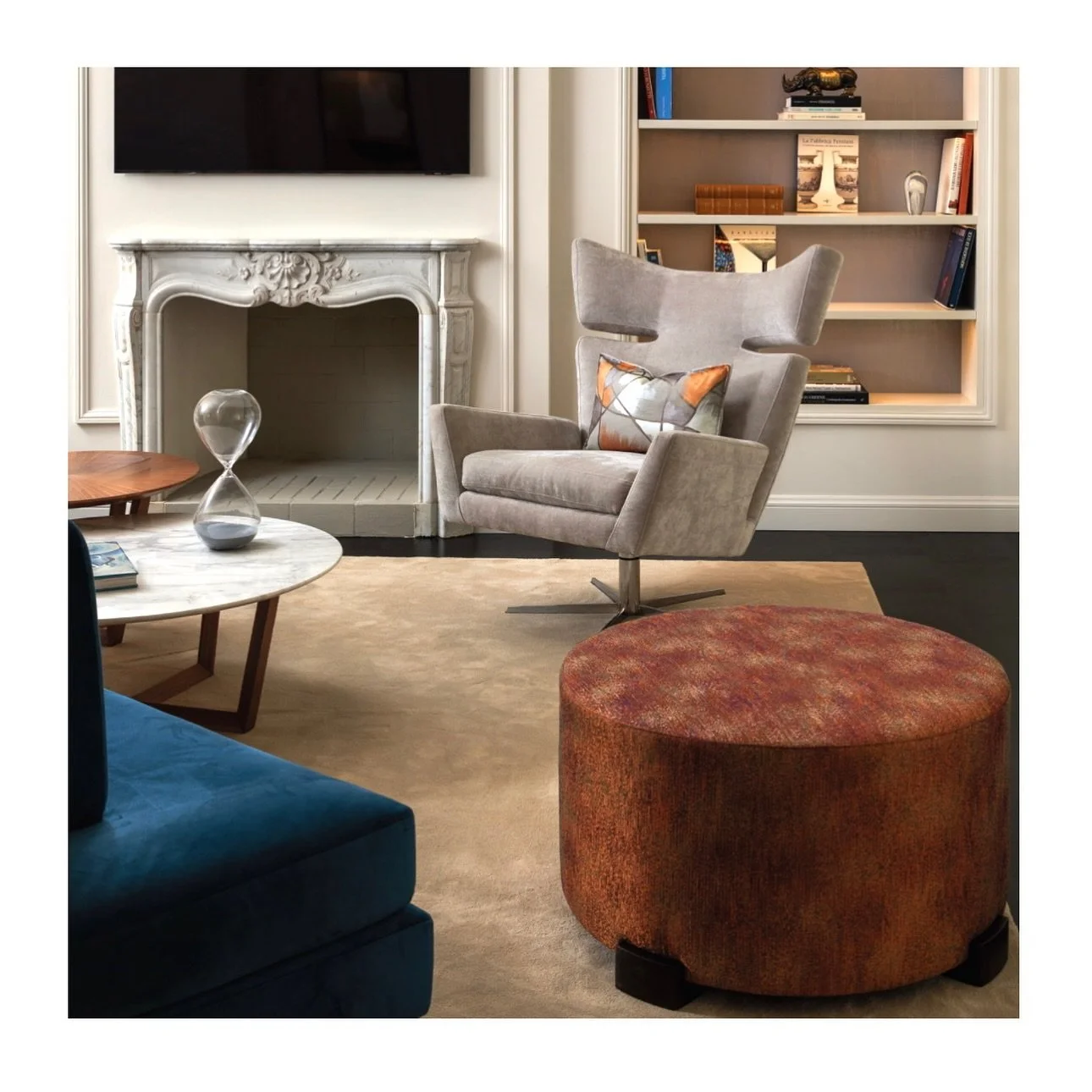 Un angolo di design contemporaneo nel cuore di Firenze ,un living room che unisce eleganza, comfort e stile. 

#firenze #design #interiordesign #architettura #luxury #home