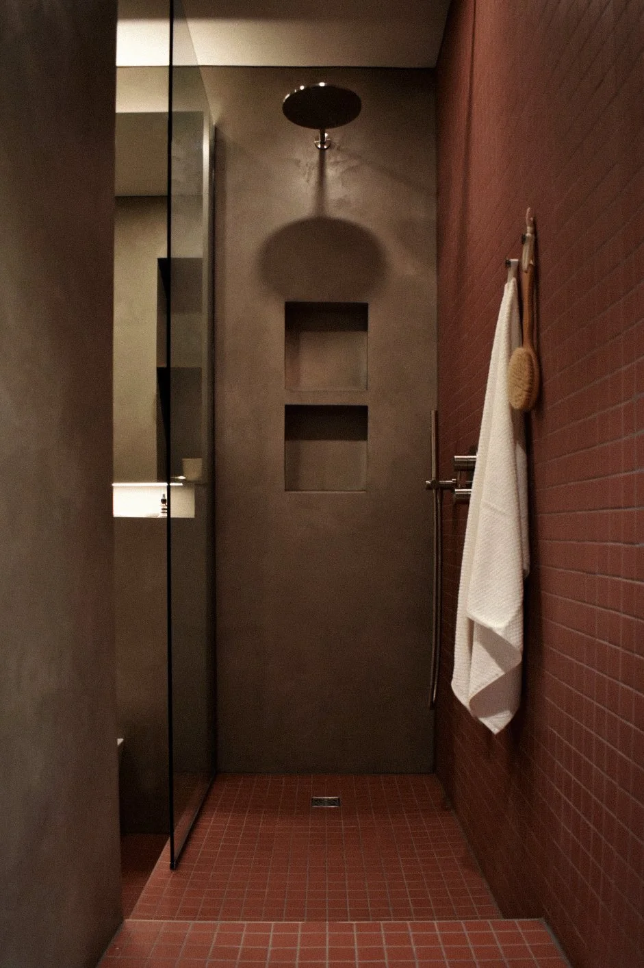 cave-studio_plateau_02_shower.jpg