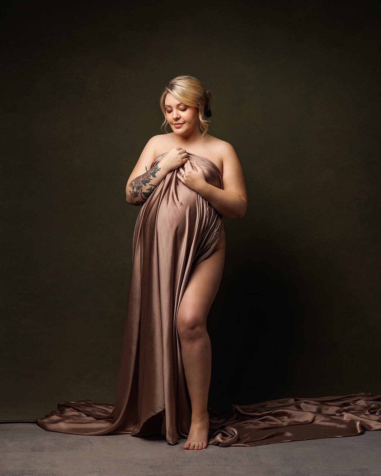 This gorgeous mama came to me because she wanted to capture beautiful, artistic maternity portraits. I loved creating this minimalistic, classic painting style look for her. It displays a soft elegance while also showing the pride and loving bond tha