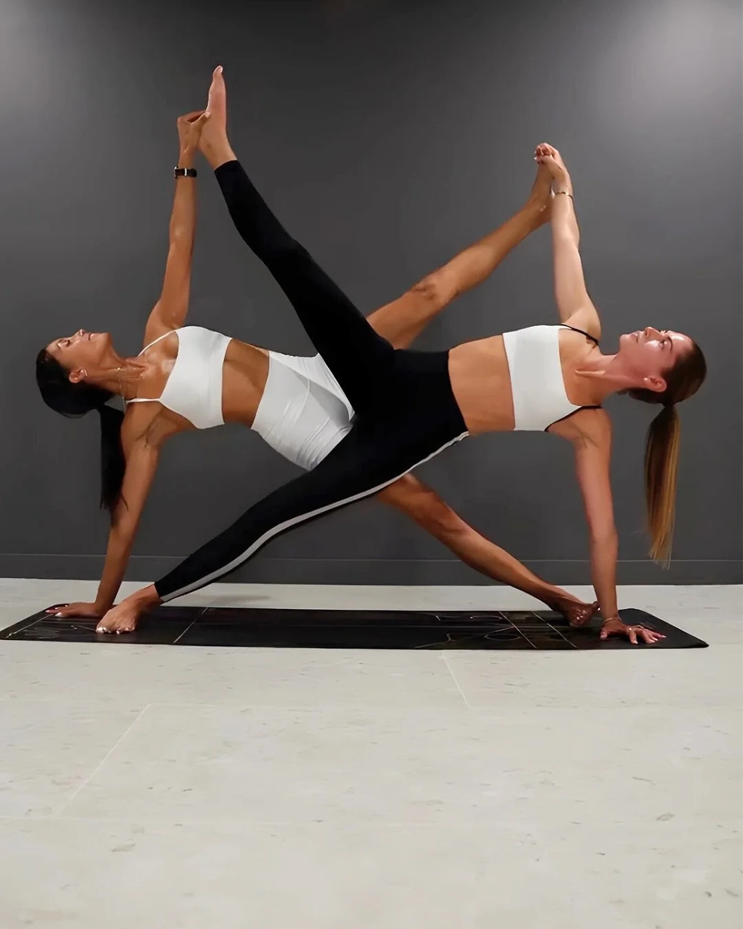 Find your balance on and off the court 🧘&zwj;♀️ Yoga improves flexibility, focus, and recovery, making every swing and serve stronger.
Comment YOGA to find your flow and book your class with Cheri-Ann or Shira today.