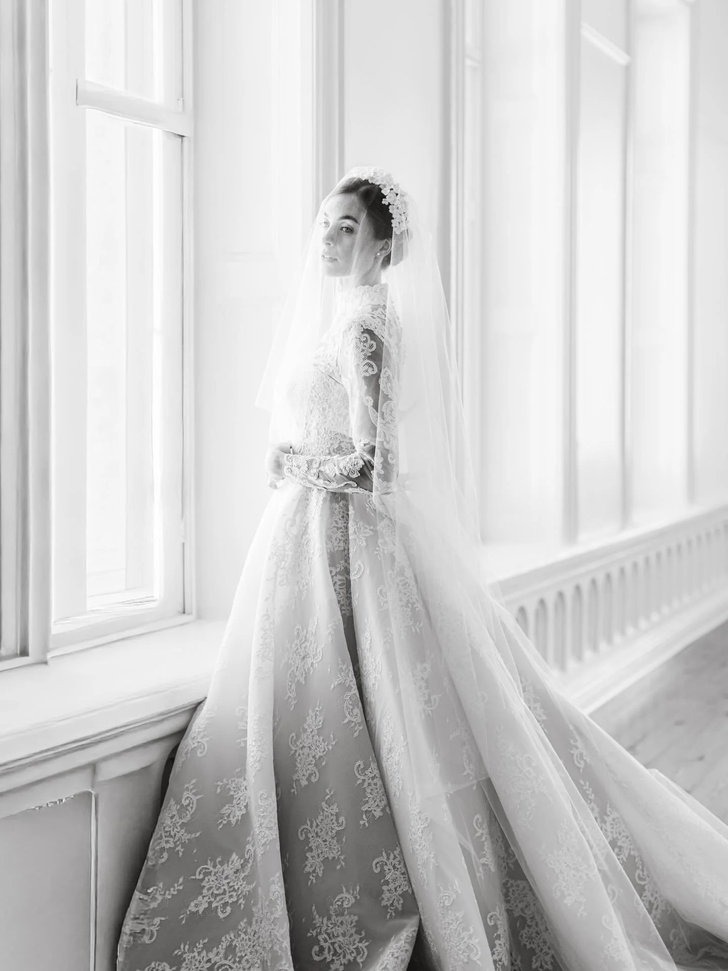 The most stunning bridal editorial - classic details, timeless design, &amp; restrained elegance 🤍

EDITORIAL CREDITS 

Planner/ designer  @sinclairandmoore

Florist  @maxowensdesign 

Stationery  @plumecalligraphy 

Venue @brasserie_la_banque

Cake