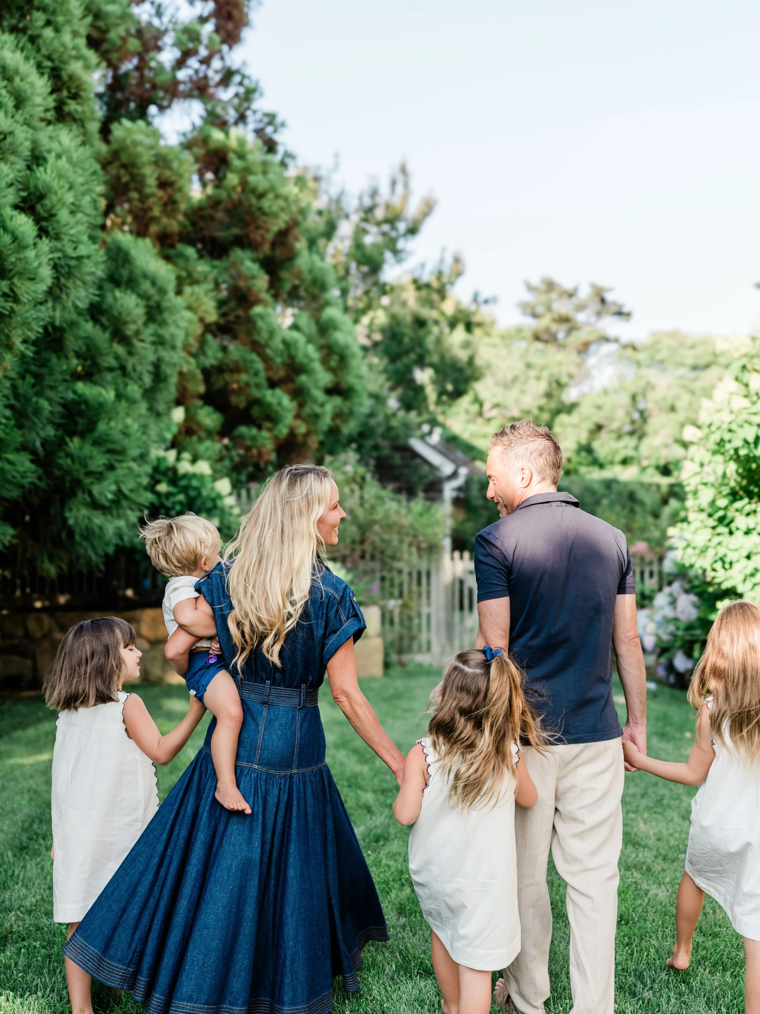 Mini sessions are sweet&hellip; but a full family session? That&rsquo;s where the real memories are made. 🤍
Here&rsquo;s why so many families choose the full experience with me:

⏳ More time = happier kids (and parents).
No rushing. We can follow th