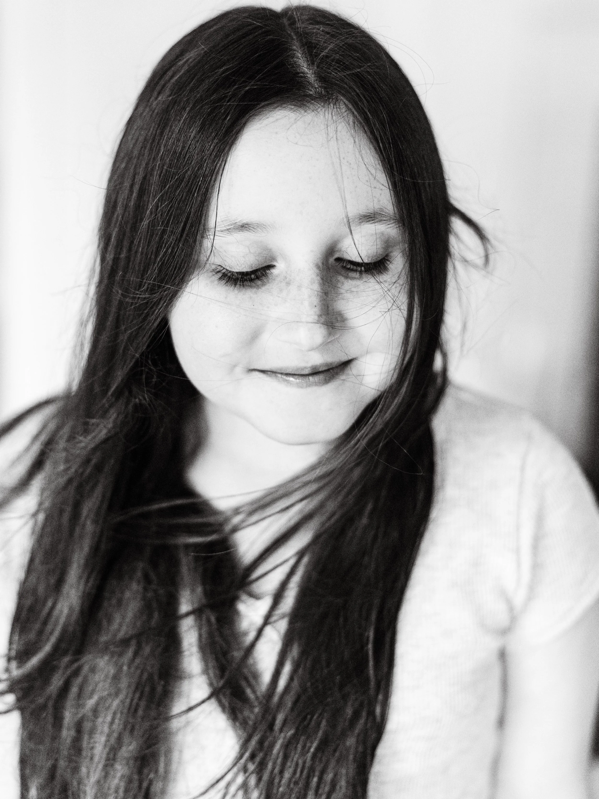 As a photographer (and a mom), I take simple portraits of my kids near their birthdays for one quiet reason:
Time moves fast. Faces change. Expressions shift. The way they hold themselves, the light in their eyes, the gaps in their teeth or the way t