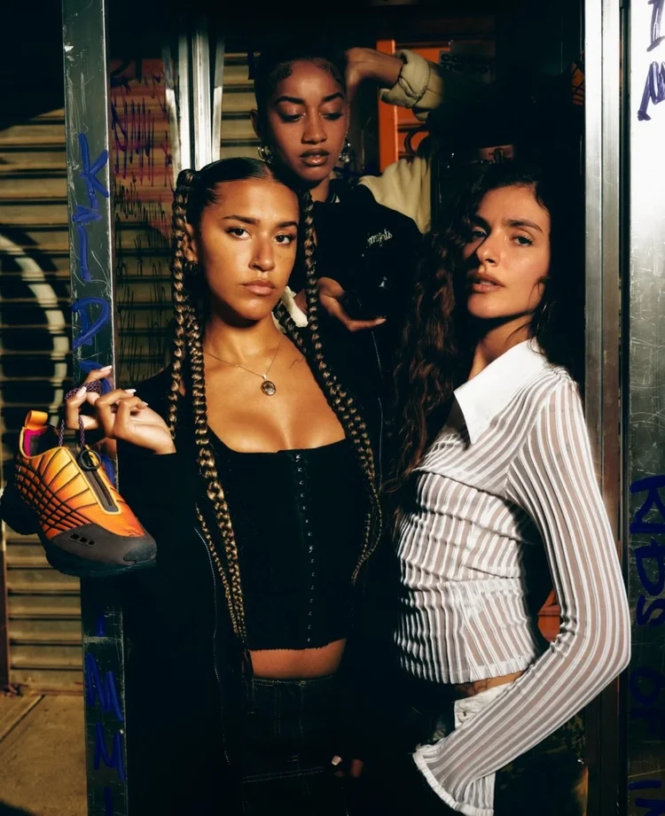 Las Flaquitas — NYC open-format DJ trio