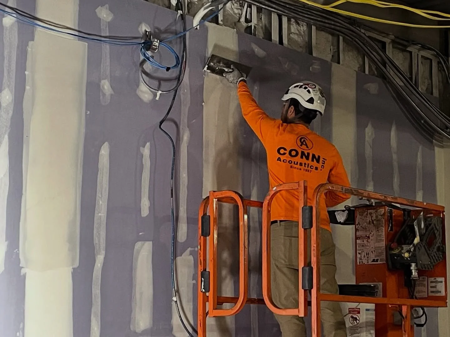 Have you ever noticed a wall that was thicker in one spot, hung wallpaper off a wall that wasn&rsquo;t even, or tried to hang something and realized the wall wasn&rsquo;t flat? 👀

Like all art forms, Drywall Finishing takes incredible skill, attenti