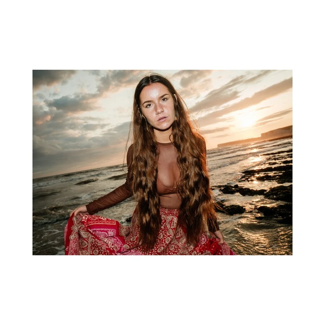 A final set from a recent beach shoot with Savannah and I am l o v i n g portraits with a flashgun at the moment 📸

#fashionphotography #portraitphotography #fujifilm #birlinggap #sevensisters #flash #godox
