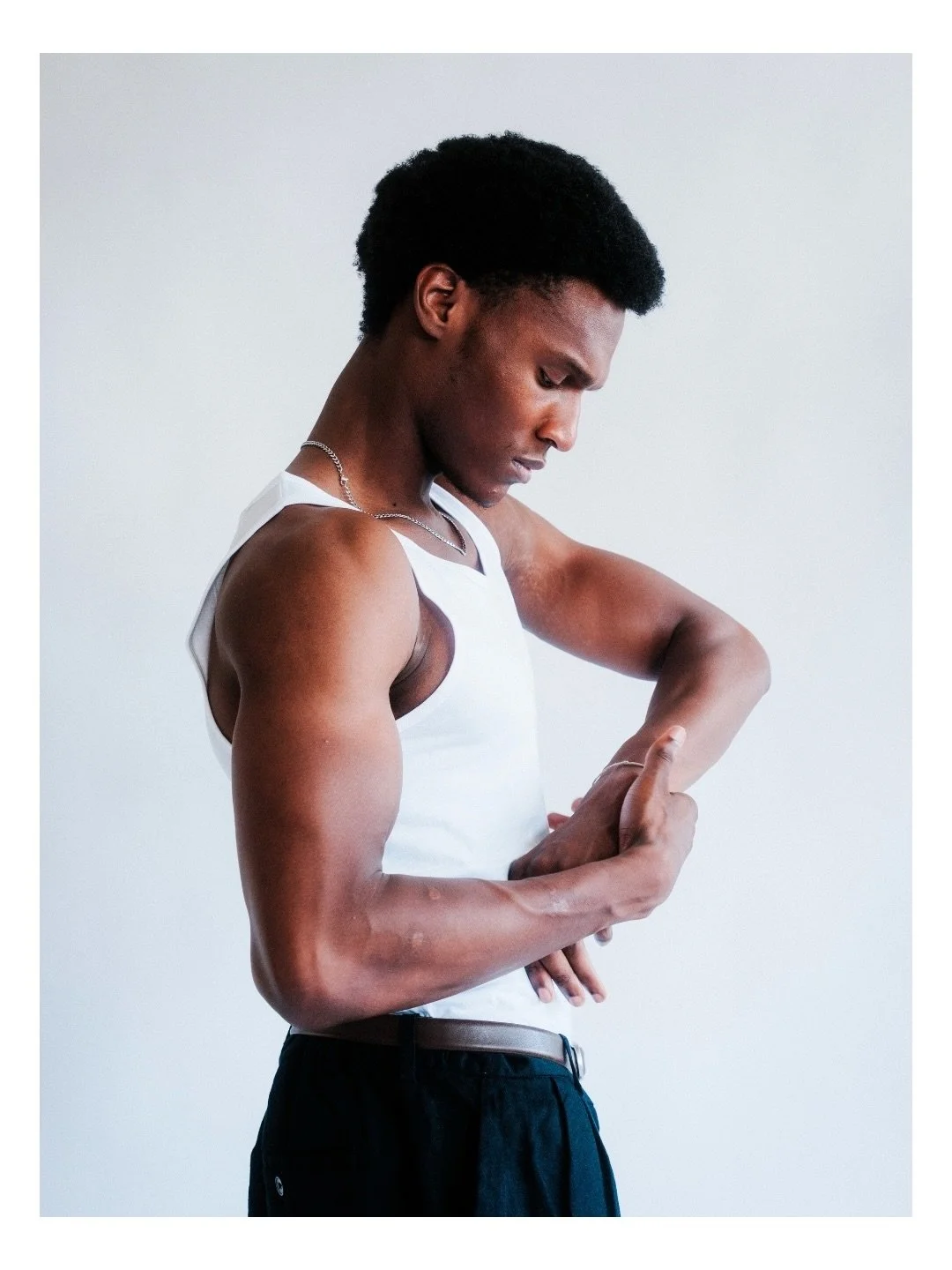 Minimal styling and natural lighting with Daniel in the studio 📸

Model @danieladeeko 
Agency @basemodelsuk 
Studio @_unit4studios_ 

#fashionphotography #fujifilm