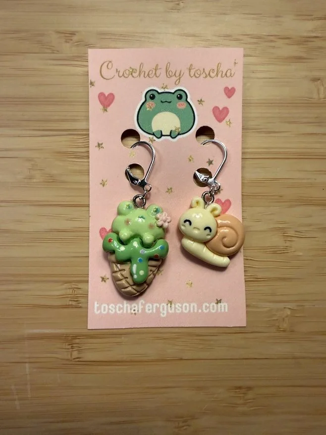 Kawaii frog in a cone and sweet snail stitch markers (set of 2)
