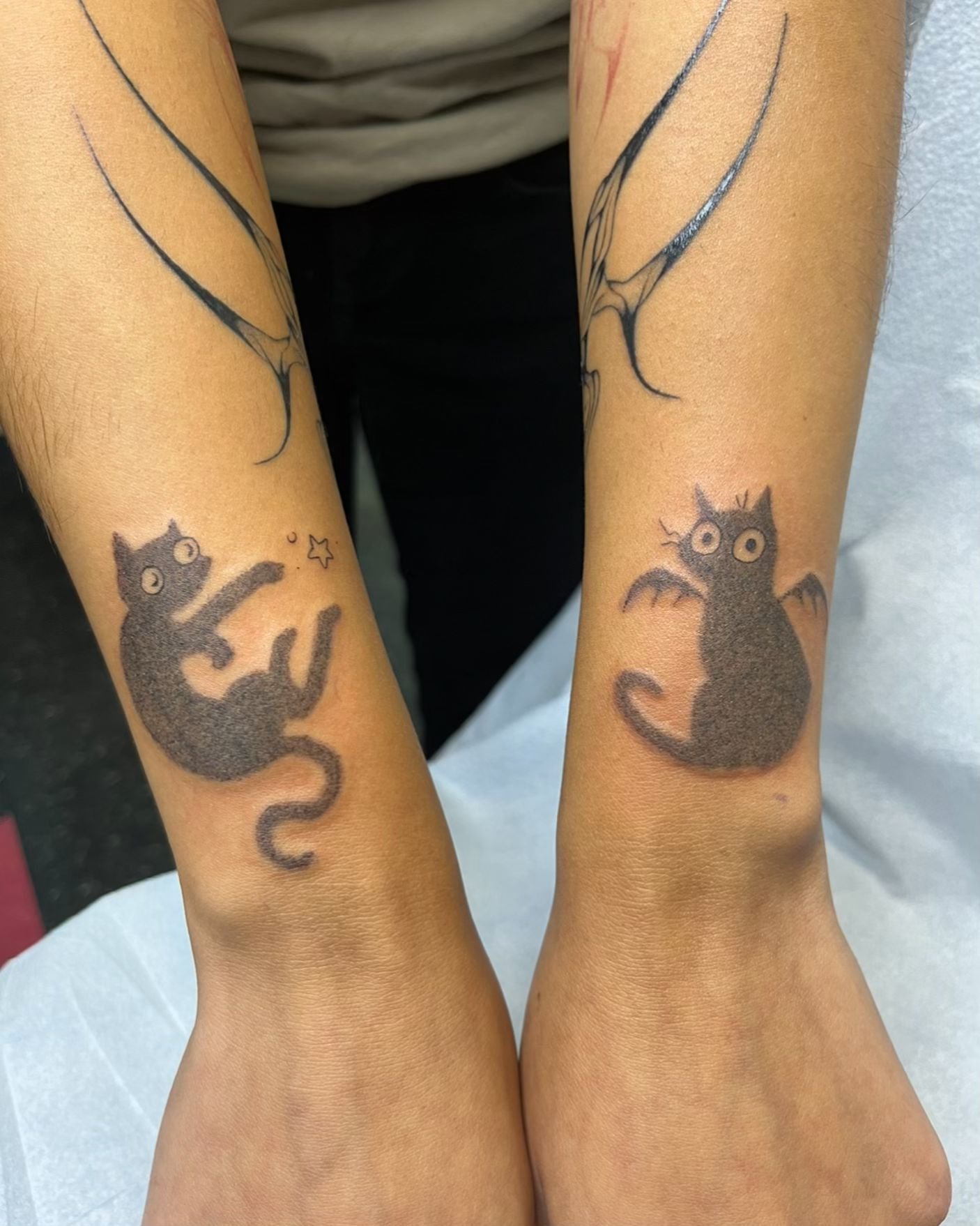 Cute lil mischief makers for Isabella nestled under some gorgeous healing @frailskeleton pieces :) thanks for your trust and time!!