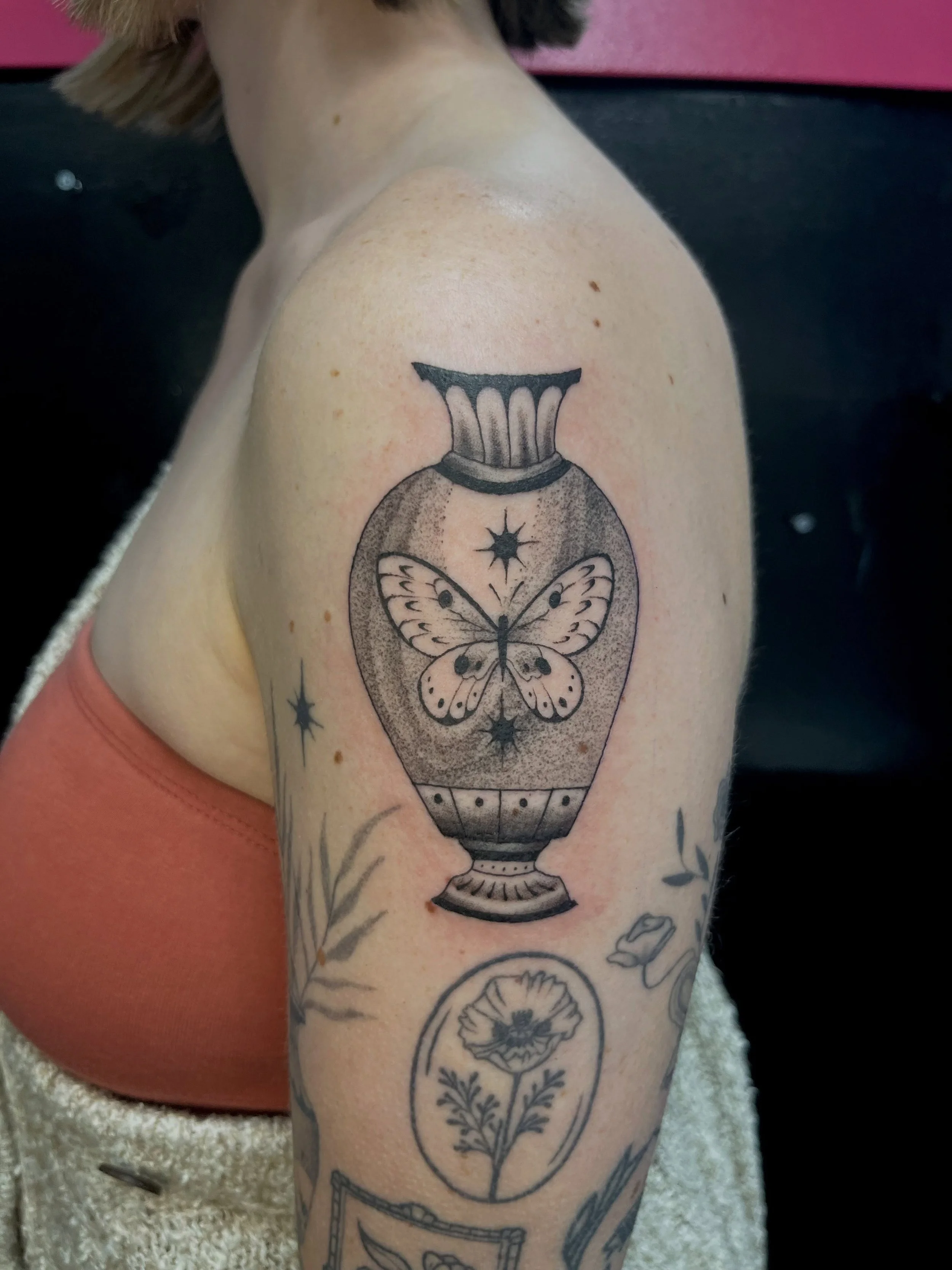 Vase from my older flash for sweet repeat client Tara 🦋 swipe to see another piece about two years healed :,) thanks for your continued trust friend!!!