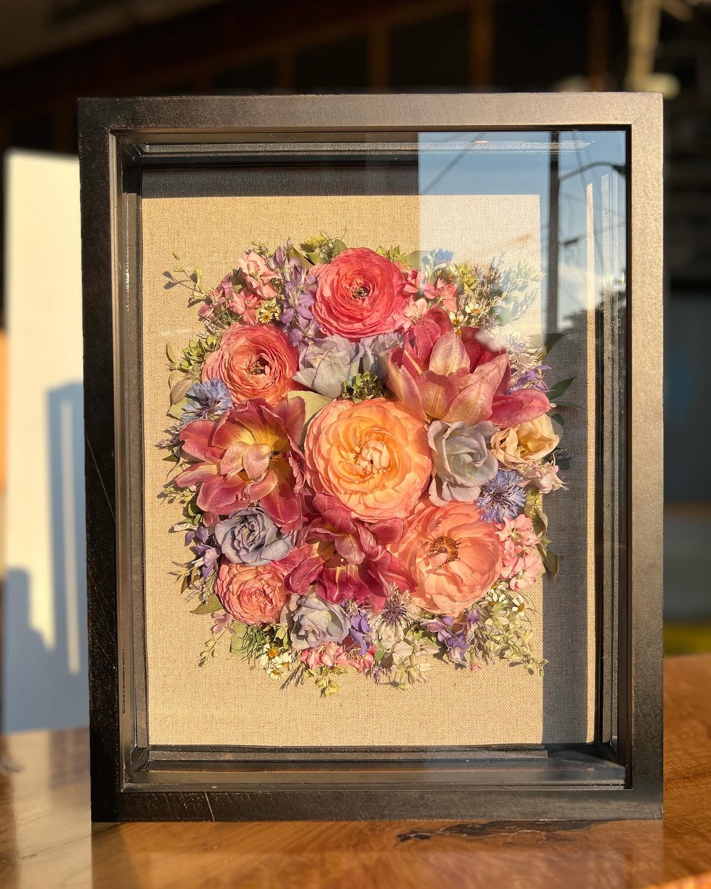 This June bouquet&rsquo;s colors are captivating and breathtaking - and now serve as a beautiful reminder of this sweet bride&rsquo;s wedding day! 💛
Swipe right to check out the flowers fresh!💐