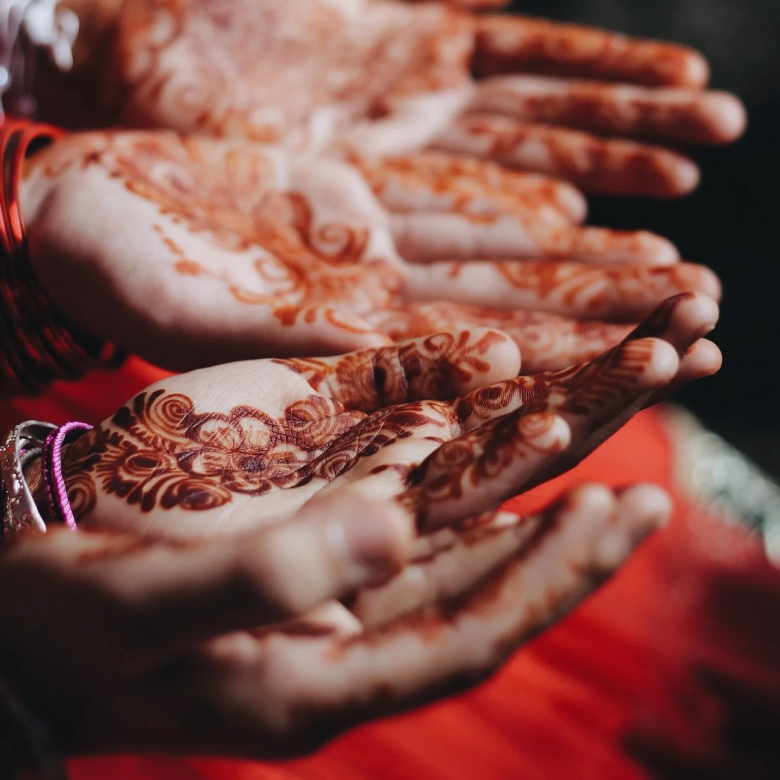Our skilled artists blend tradition with innovation to create breathtaking henna designs that reflect your individuality and style. Whether you desire intricate patterns for a special occasion or a unique adornment for everyday wear.