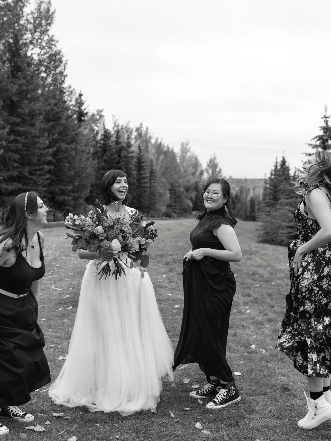 A little throwback to this incredibly fun group of humans at S&amp;L&rsquo;s fall 25&rsquo; elopement. Loved everything about this beautiful afternoon - my face hurt from all the laughter!

I still have room for a few more small weddings/elopements l