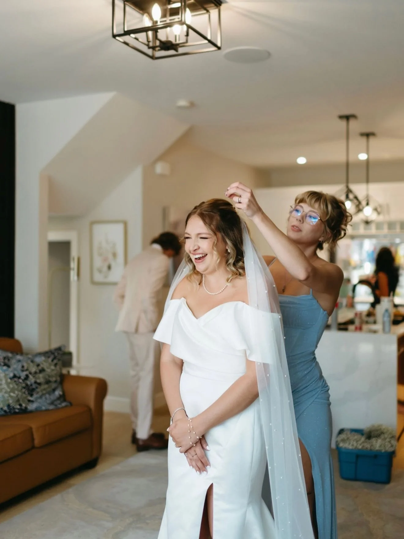 This getting-ready morning was such a wonderful way to start the day. 

The beautiful bride Taylor chose to spend it surrounded by family and friends, which meant there was no shortage of laughter, hugs, a few happy tears, and candid moments. And yes