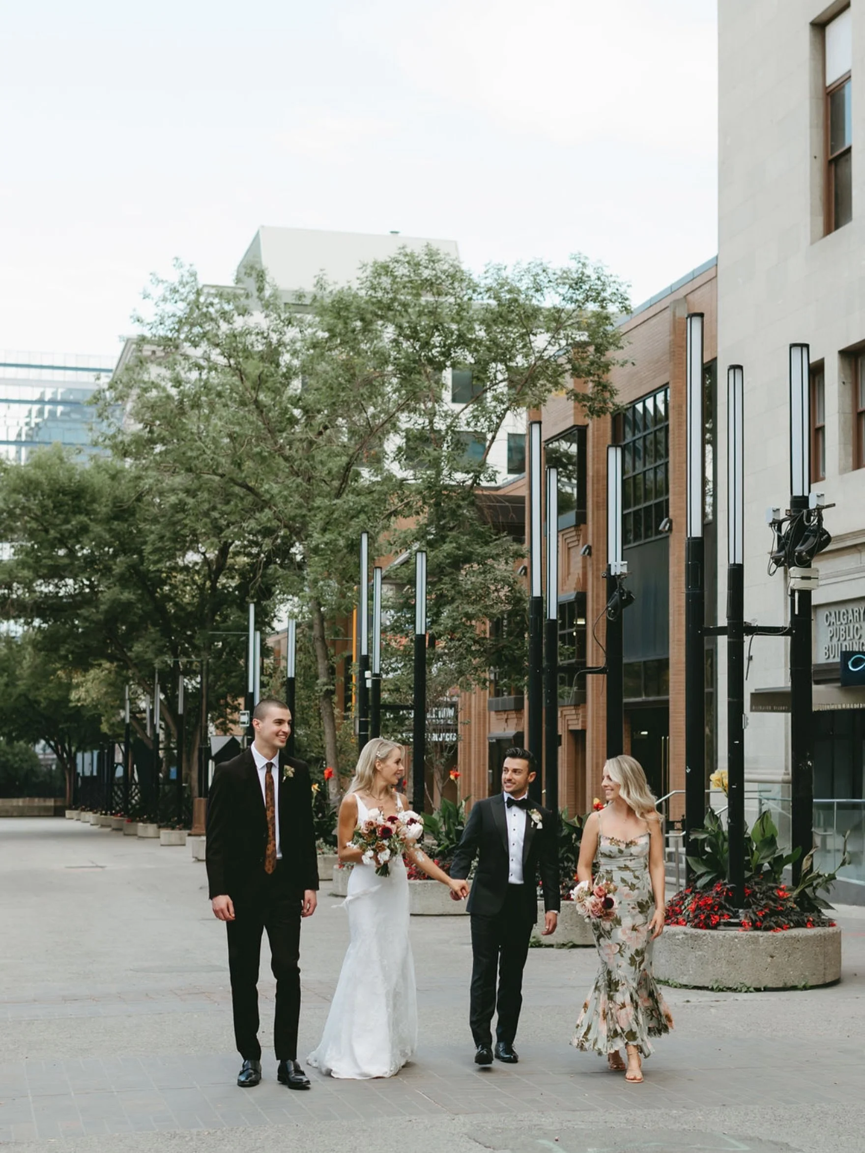 What&rsquo;s something every couple should do on their wedding day?

I think every couple should take a few minutes to themselves during the day. Away from the spotlight, the people. Just a moment for the two of them. 🤍

LILY &amp; GREY PHOTO CO. | 