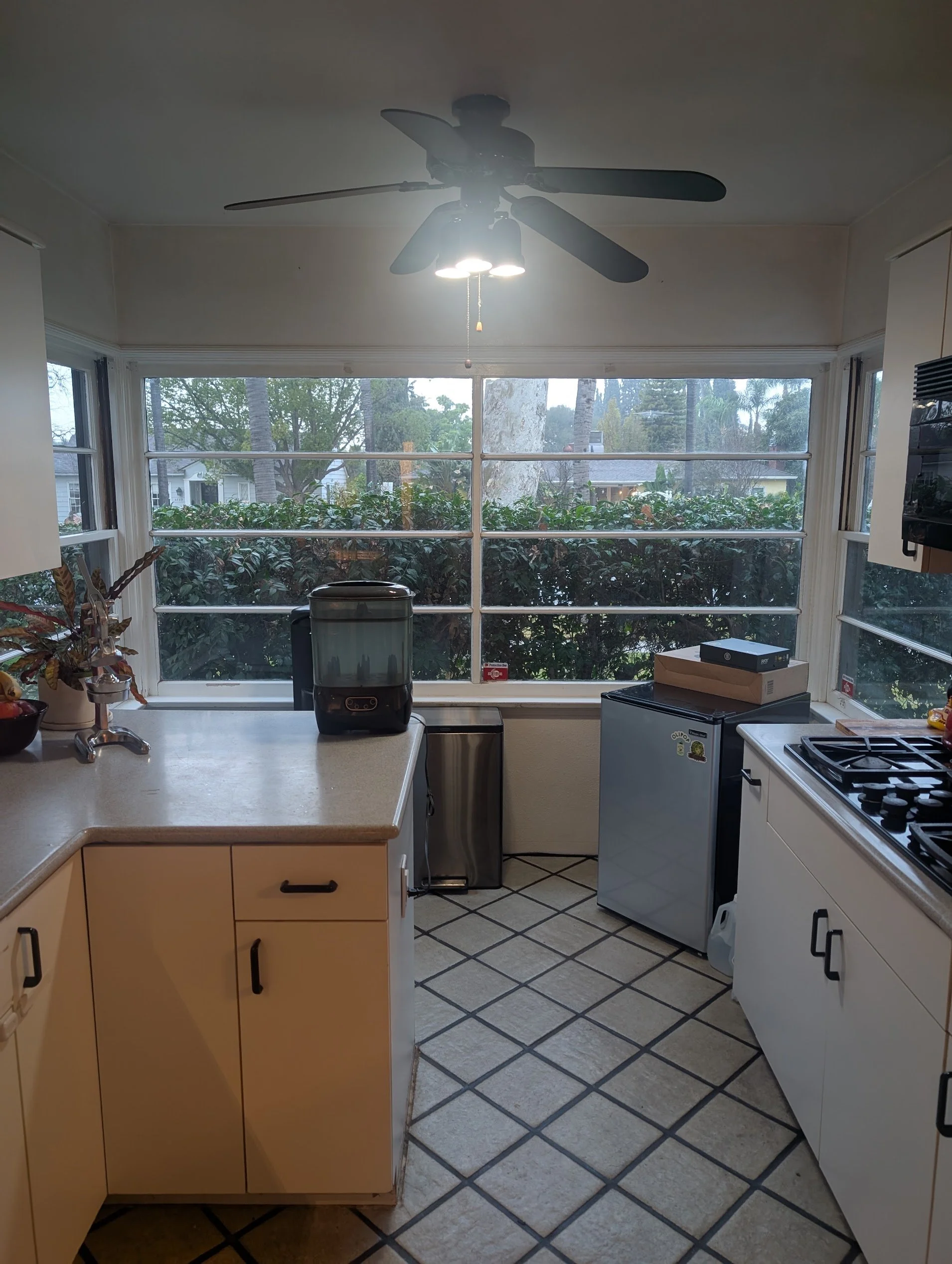 Kitchen before 2 .jpg