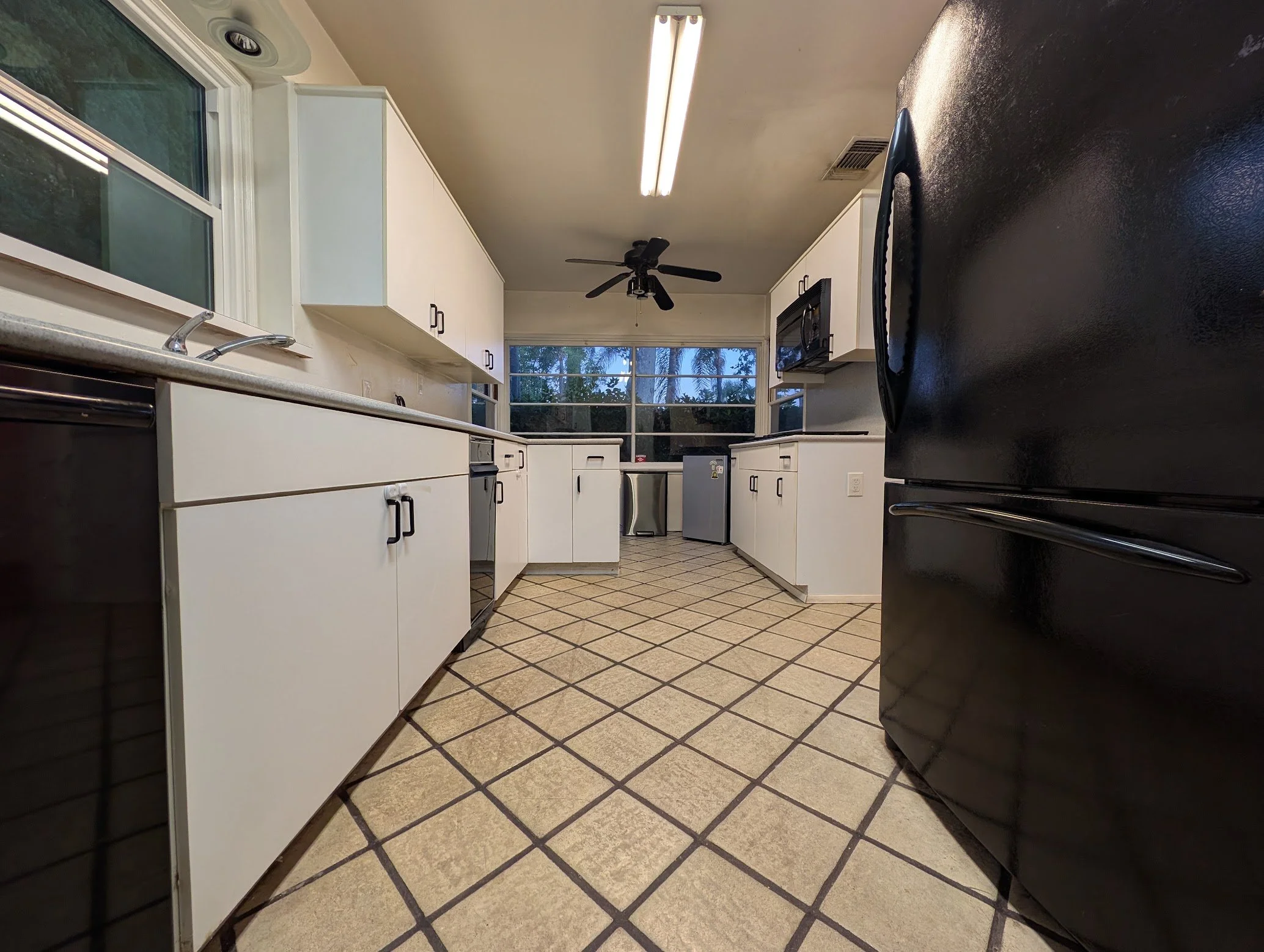 kitchen before 8 .jpg