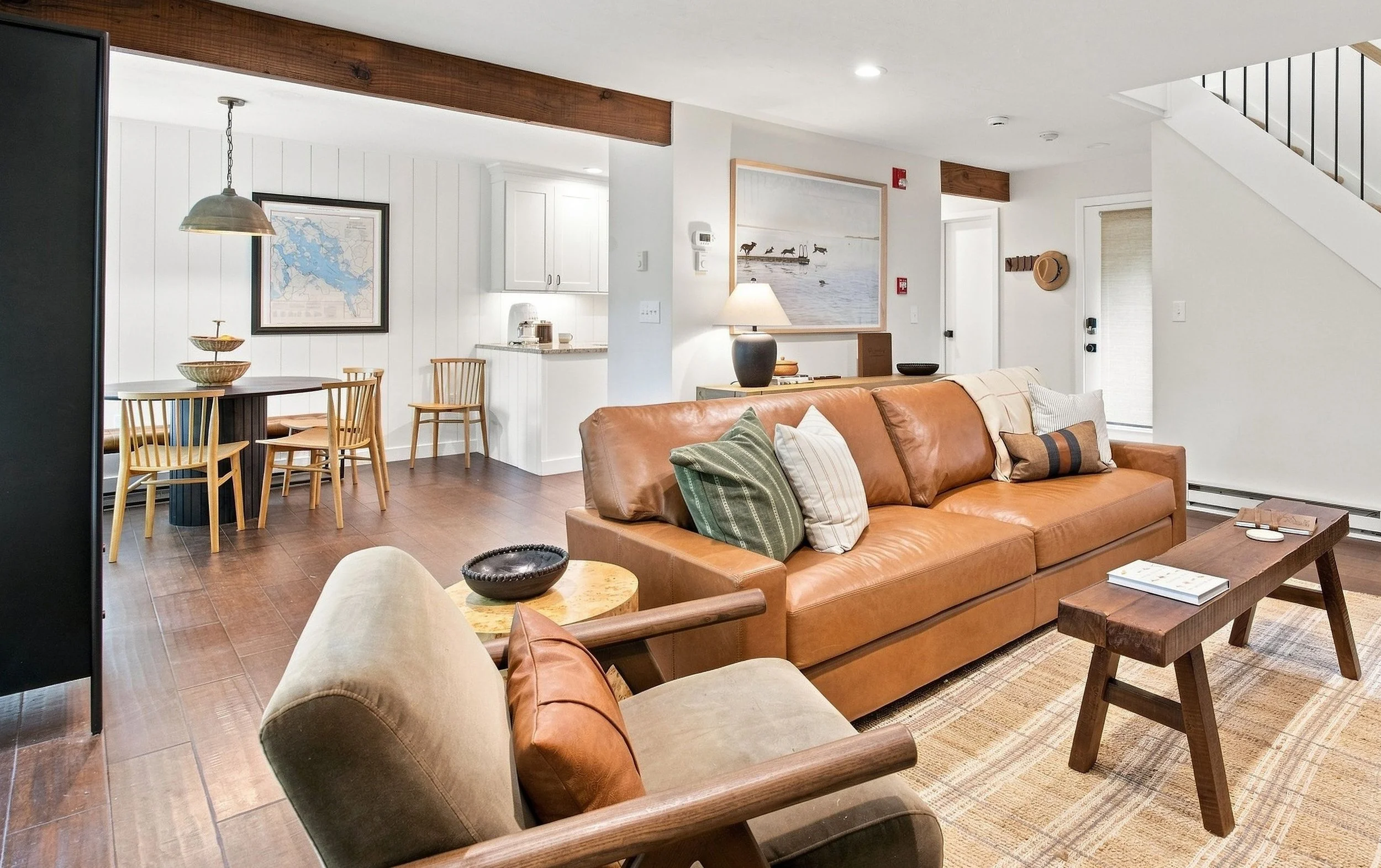 LIVING ROOM 4 .jpg