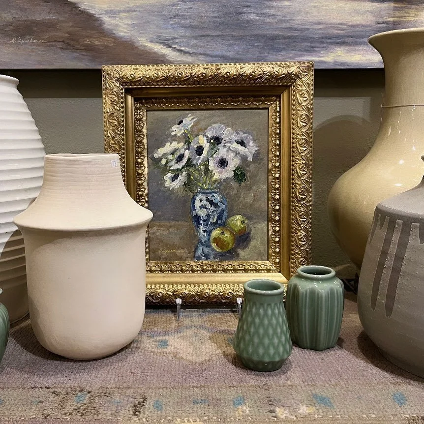 Can we have a moment for this lovely painting by @dspeakm? It&rsquo;s sticking and warm, yet soft and charming 🤍