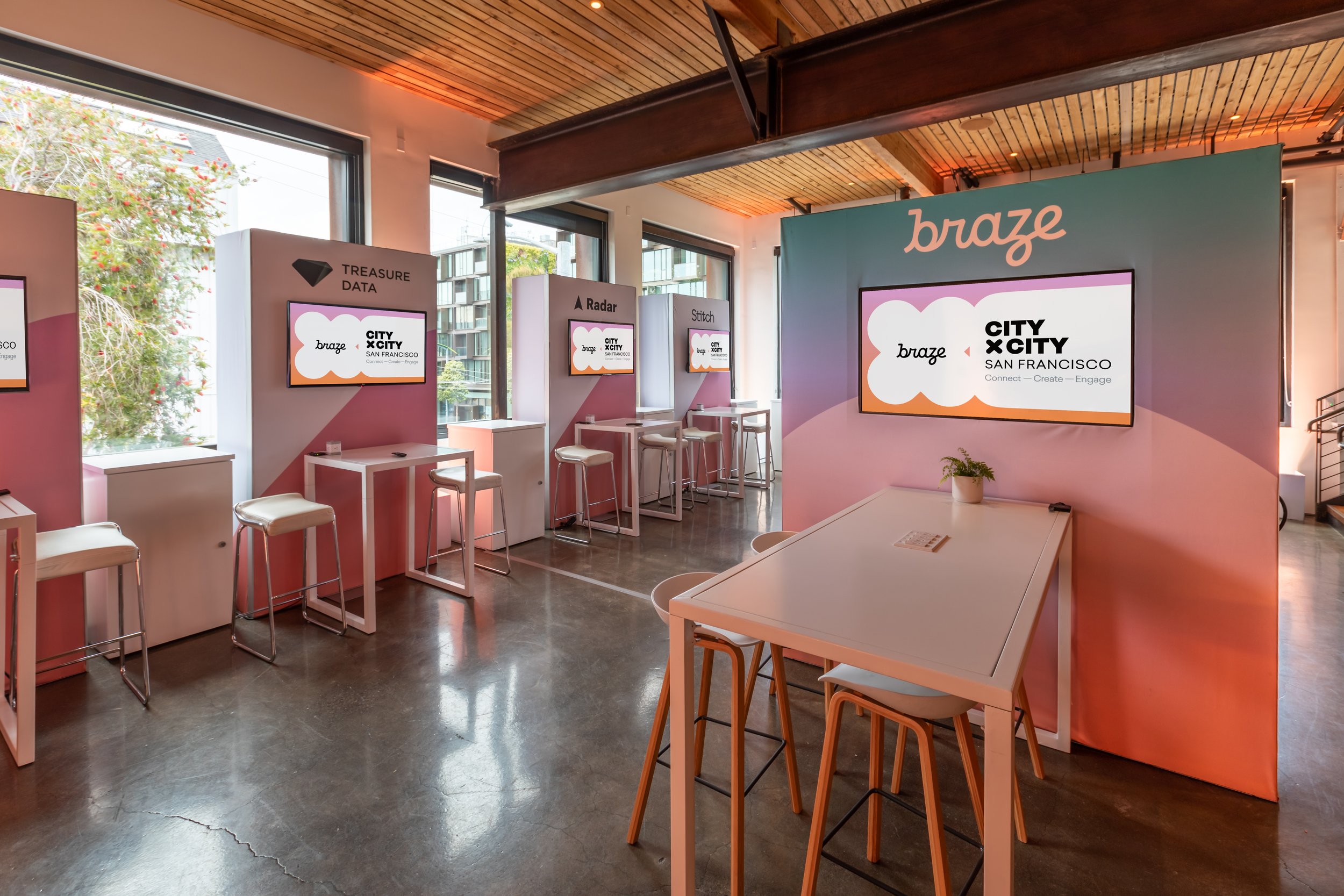 EventAgency_Corporate_Event_Production_Design_Signage_Braze_Stage_Tabletop