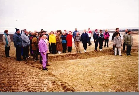  Myndir teknar 1990 þegar Reglusystkin gengu Oddfellowvöllinn meðan hann var í uppbyggingu. Þarna er hópurinn á 13. teig