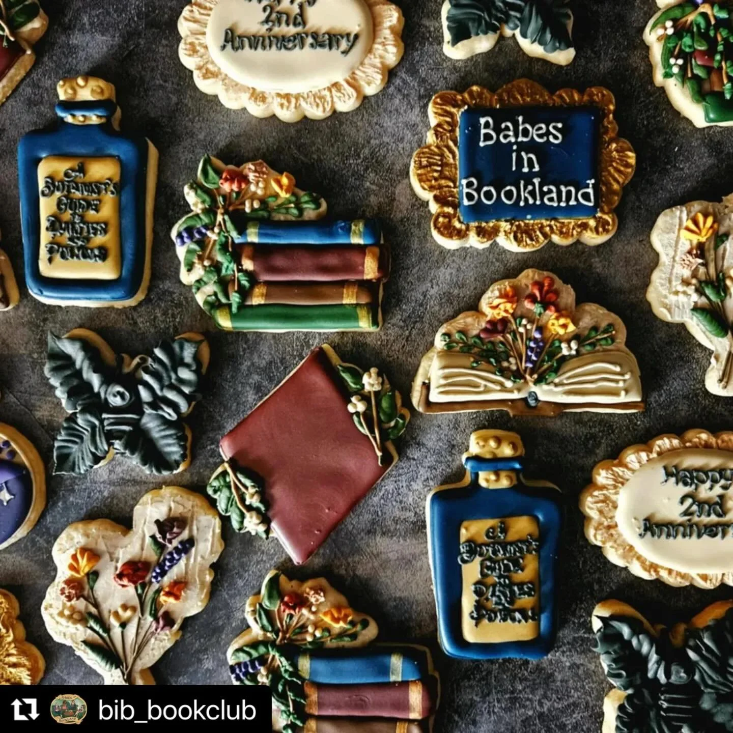 Hey remember that time a book club made Botanist&rsquo;s Guide cookies? Remembering @bib_bookclub&rsquo;s dreamy treats put a smile on my face today!

#bookclub #historicalfiction #historicalfictionbooks #bookclubofinstagram