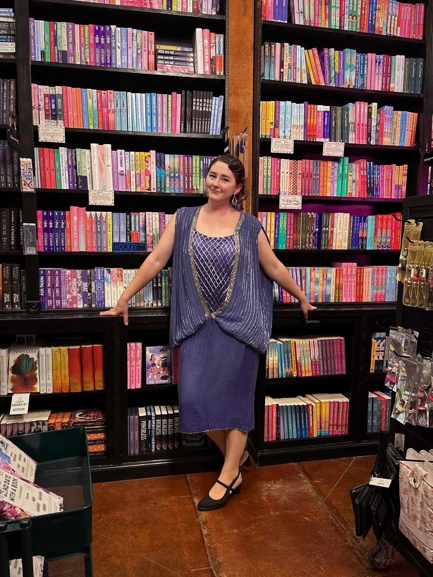 Many thanks to @theplottwistbookbar @3rosestearoom and all the lovely people who came to the Toxic Tea Party last night! I had the best time and I got to live out my Saffron cosplay dreams. 

#bookevent #dfwbookstagram #dfwbookstore #indiebookshop #1