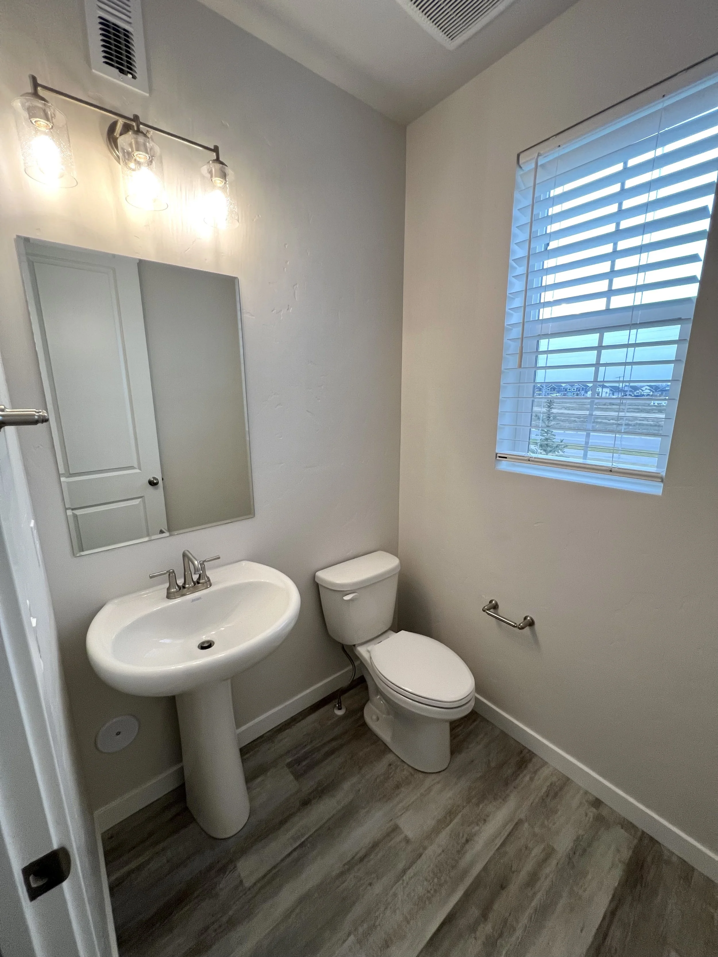 11. Bathroom.jpg