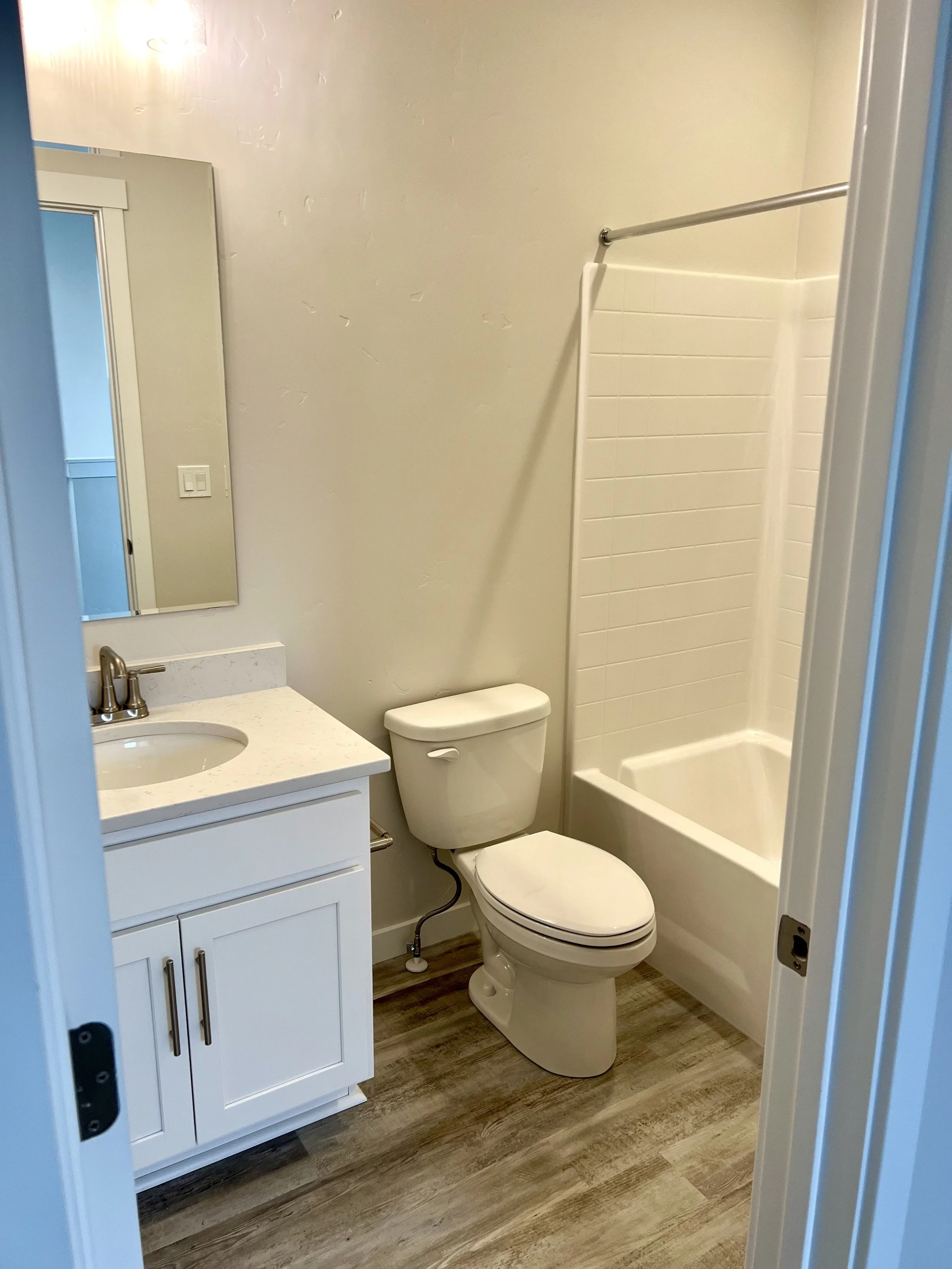 17. Bathroom.jpg