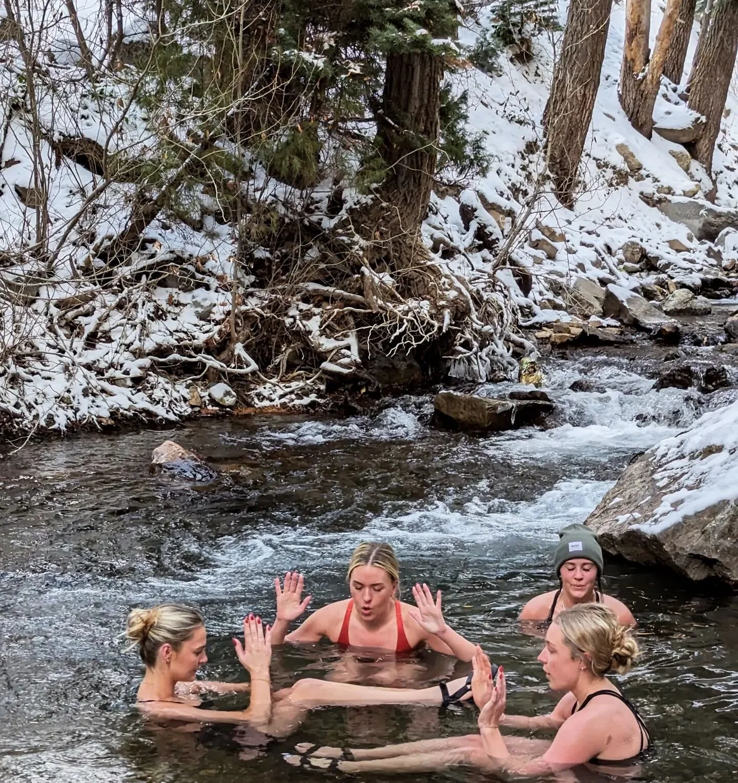 ❄️Would you take the plunge? 
Cold plunging has swiftly taken on more and more momentum around the world thanks to Wim Hof, and more people are discovering that it goes so far beyond a dare or a thrill, it's a dynamic way to reset nervous system, imm