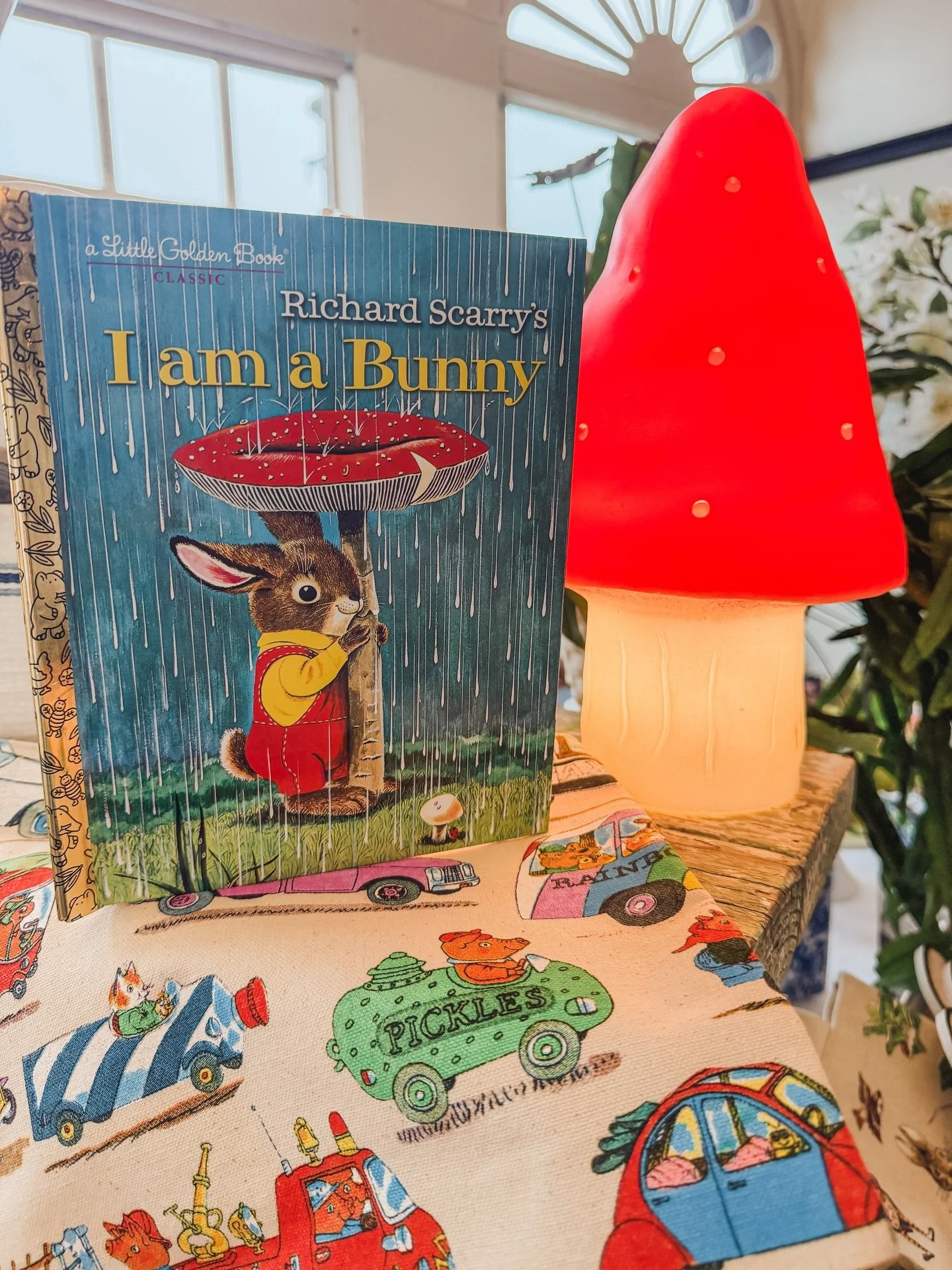 Happy Friday, friends. ❤️ The shop is open and so cozy. Come on in and hide from the rain with us! ☺️