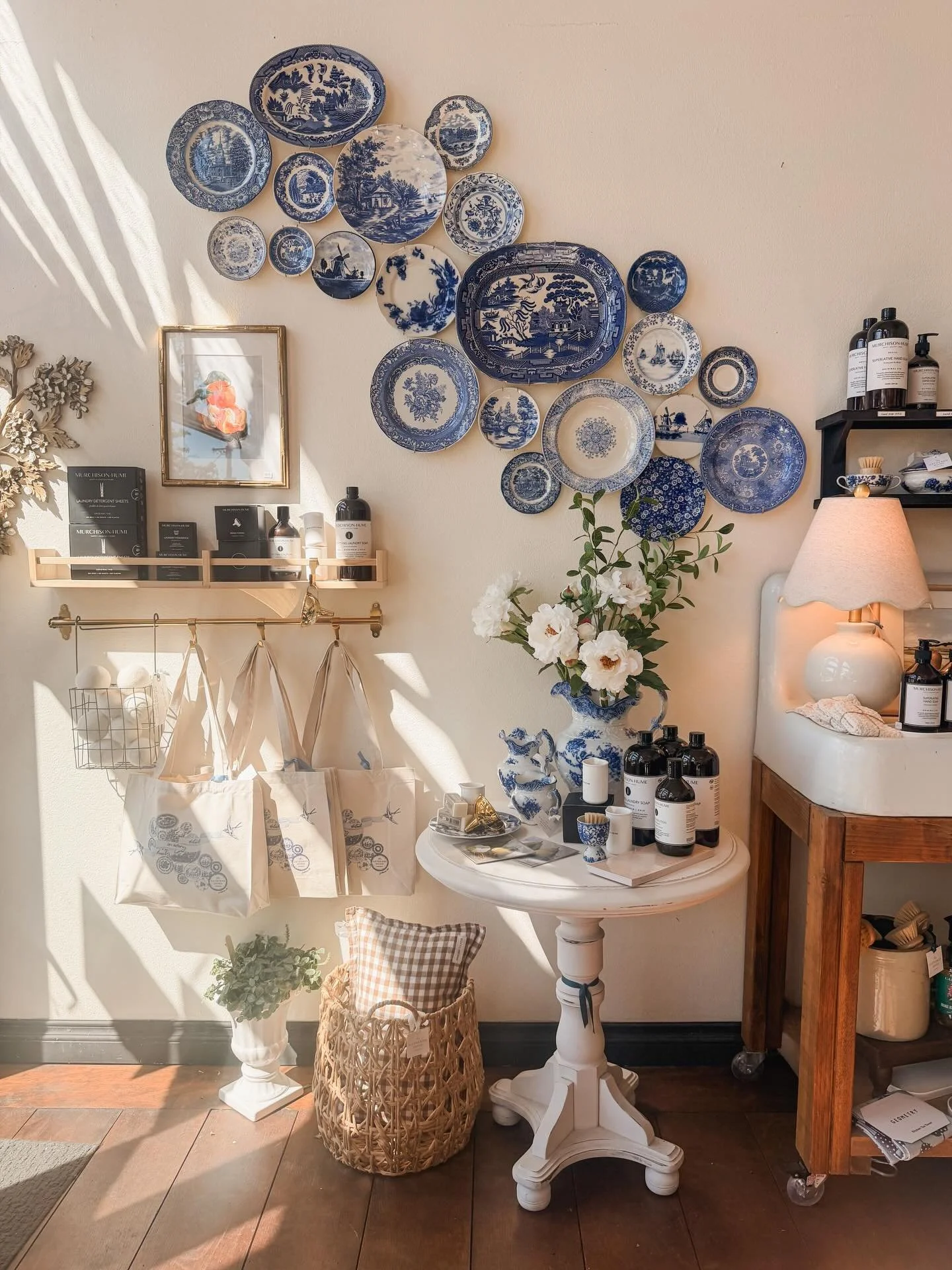 Happy sunny Saturday, friends! 

#shopsmall