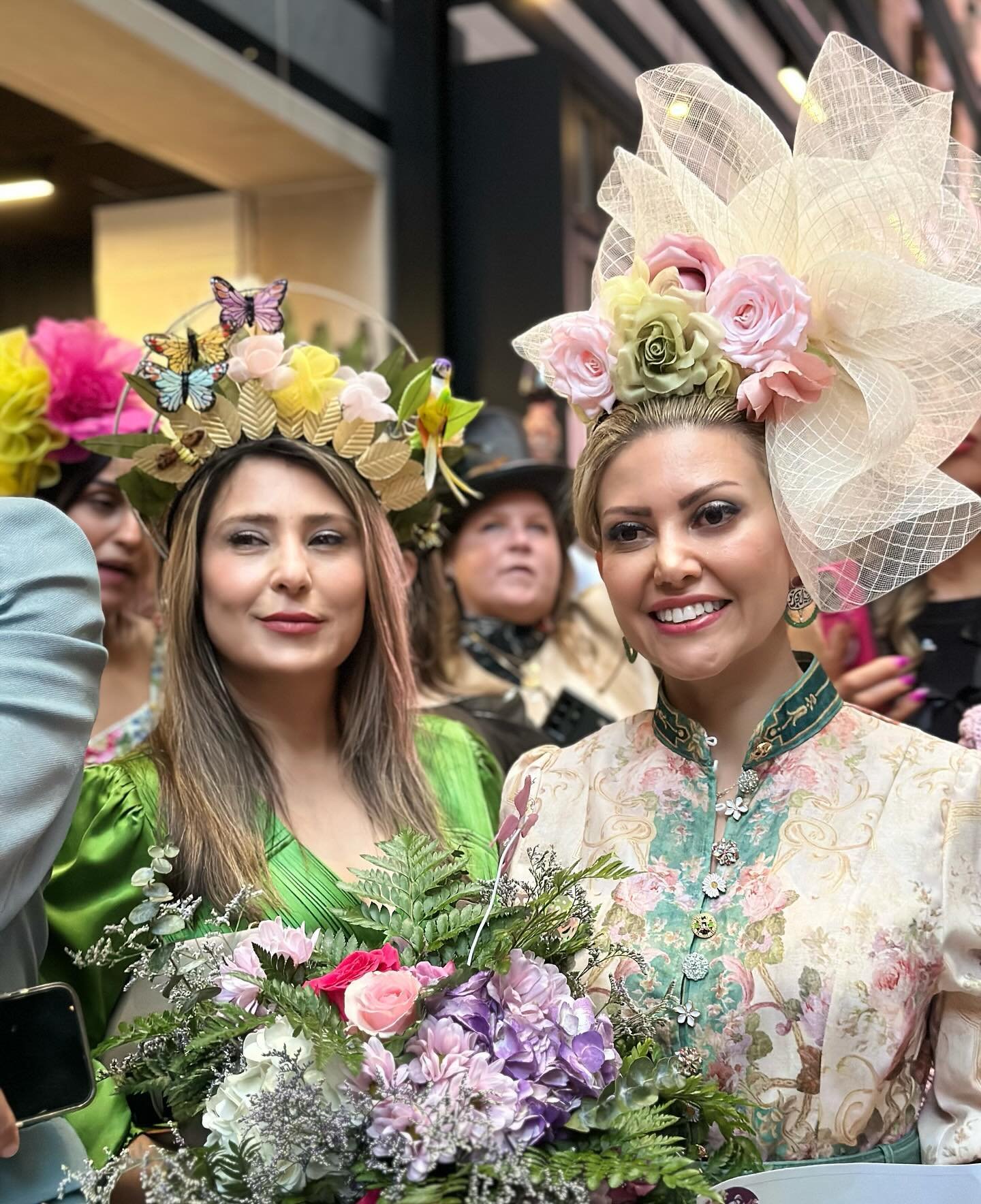 Check out these headpieces designed and created by our member @ellie_jian_millinery, which were worn at a Derby Party in Boston 🐎🌹

#derbyhat #kyderby #derby150 #hatstyle #bestsressedlady #custommillinery #runfortheroses #racingfashion @milliners_g