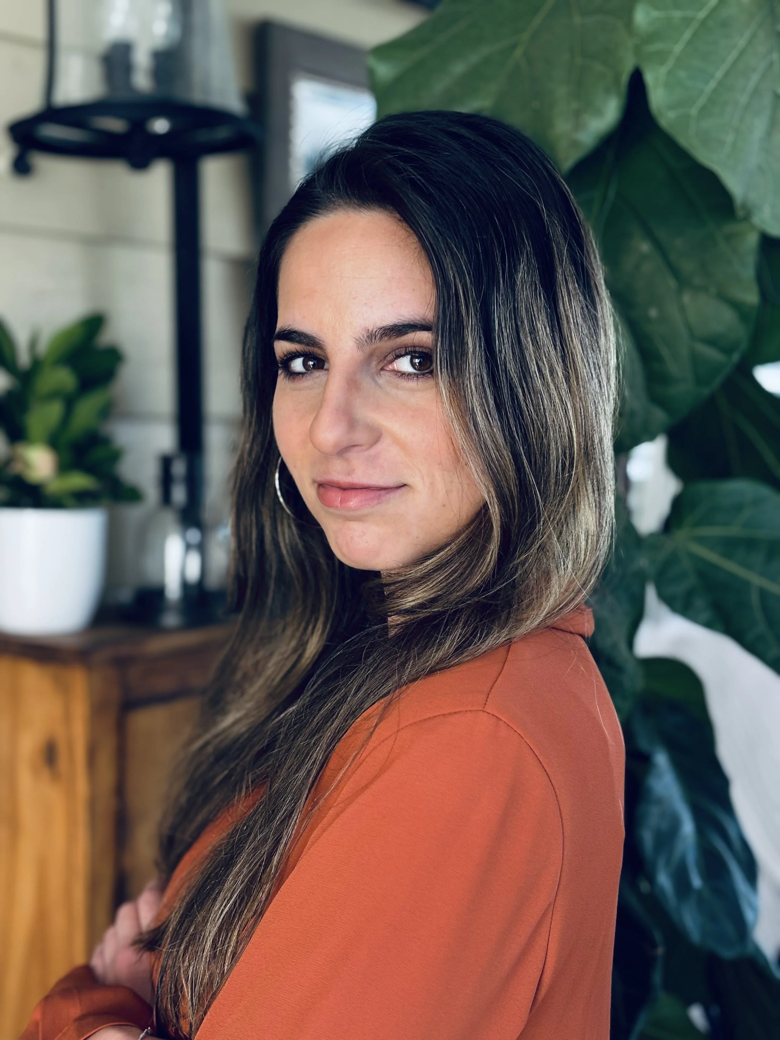 Therapist Amy Bender helping clients through somatic and mindfulness therapy