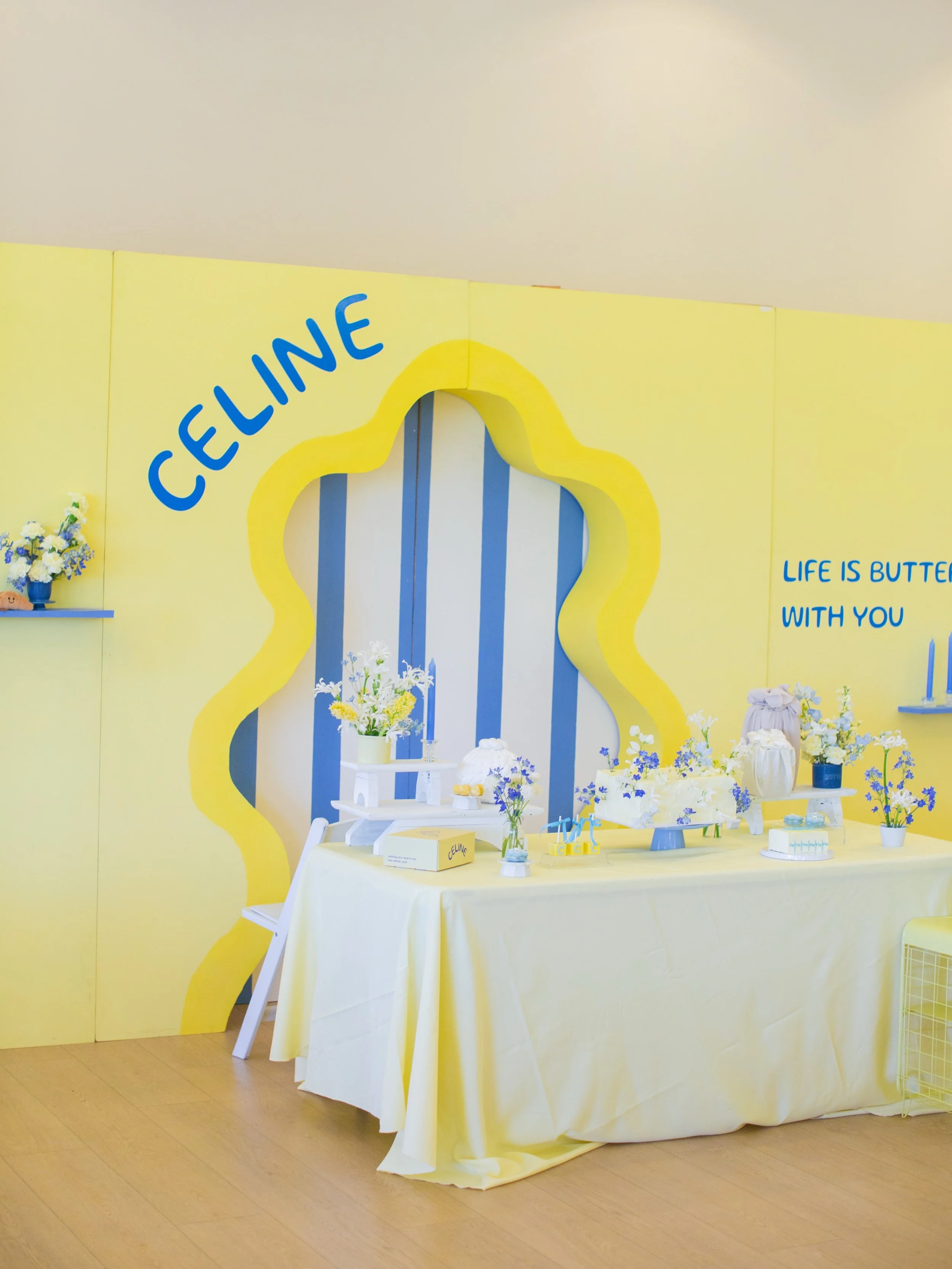 Details I dreamt up for my daughter&rsquo;s First Birthday ✨

Design + Planning + Florals + Backdrops @belovedeventsco 
Photo @jeromepark 
Desserts @cakesbyfrances.m 
Cakes @samsammcakes 
Soft play @sunshine_softplay_ 
Photo Booth @nevercloudyevents 