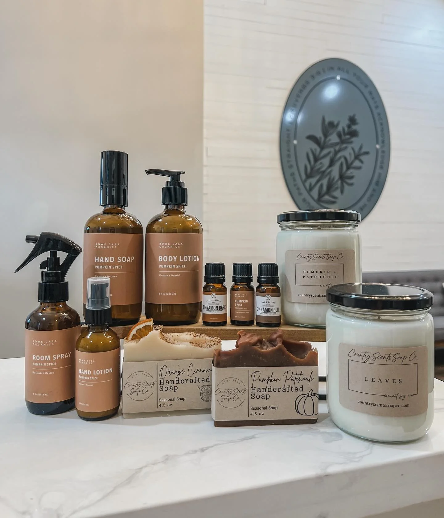 Fall scents are here at 3:6 Wellness! 🍂

New fall scents from Country Scents Soap Co. and Rowe Casa Organics are here and they&rsquo;re everything you love about autumn (pumpkin, cinnamon, clove, and more). 🍁

We&rsquo;re welcoming the cozy season 