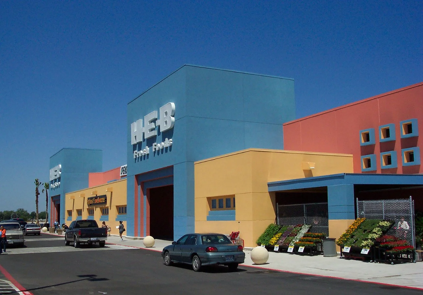 Laredo 6 Ext 8.JPG