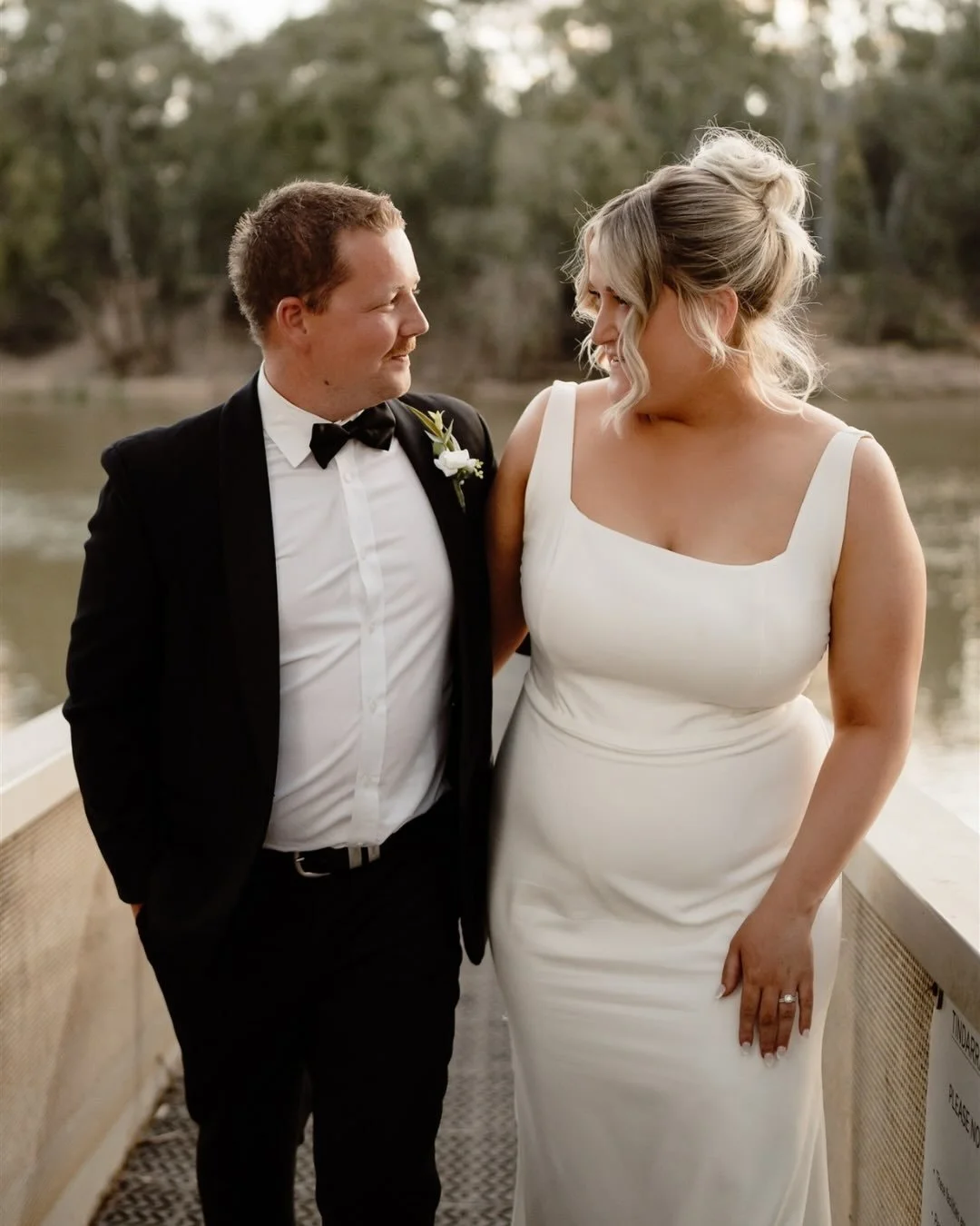 Kelsey and Ben!

Absolute RIPPER of a day!

Sunset over the Murray? YES PLEASE!

Lovers // @kelsey.96 &amp; Ben
Venue // @tindarraresort 
Suit // @messerandopie
Dress // @madewithlovebridal
Flowers // @desfloraflowers
Content Creation // @countrymile