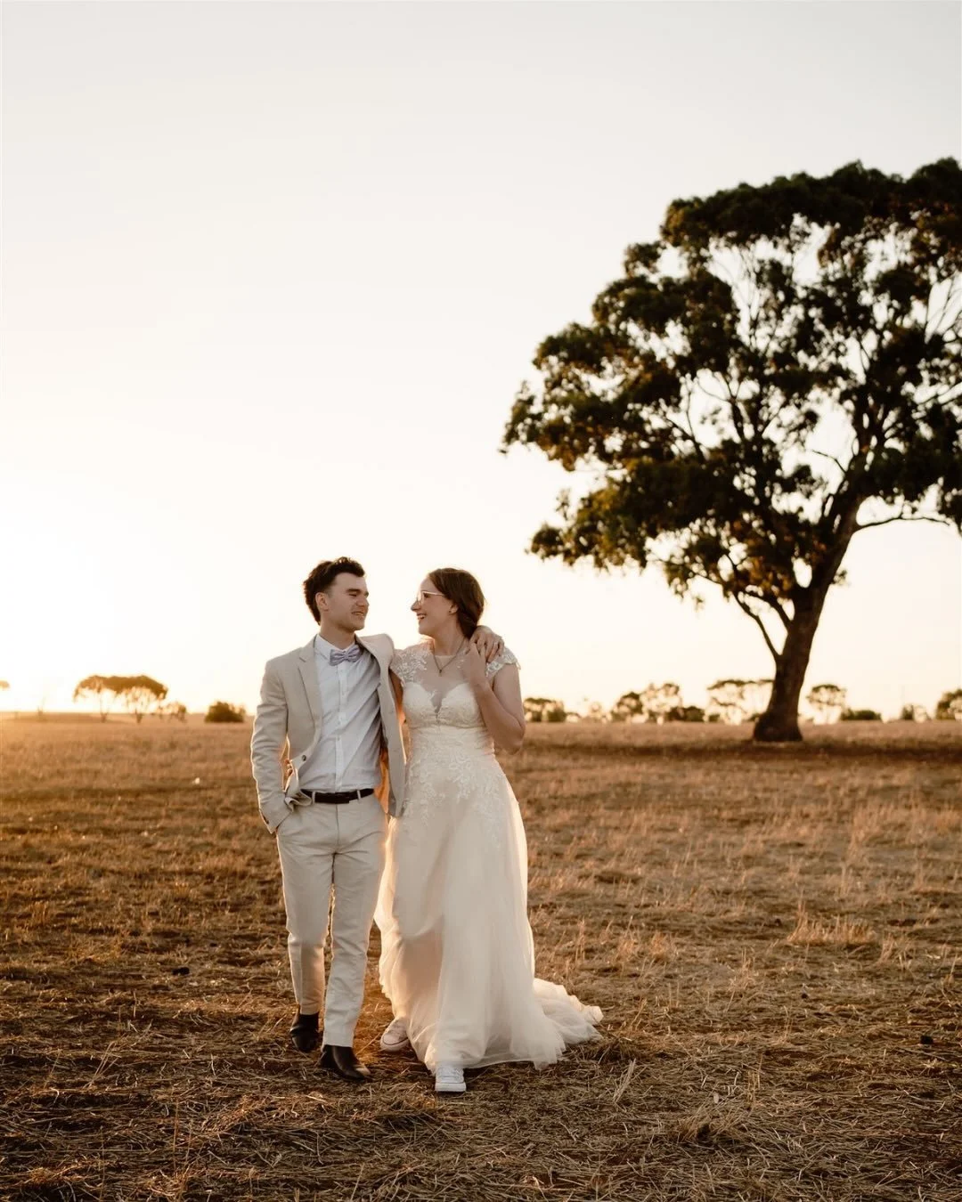Instagram, say hello to the newest Country Mile couple, Elli &amp; Will!! 

A beautiful Sunday wedding at the iconic @warrawongestate is where it&rsquo;s at 🙌🏼

Lovers // @ellihart02 &amp; @willhart00 
Venue // @warrawongestate 
Hair &amp; Make Up 