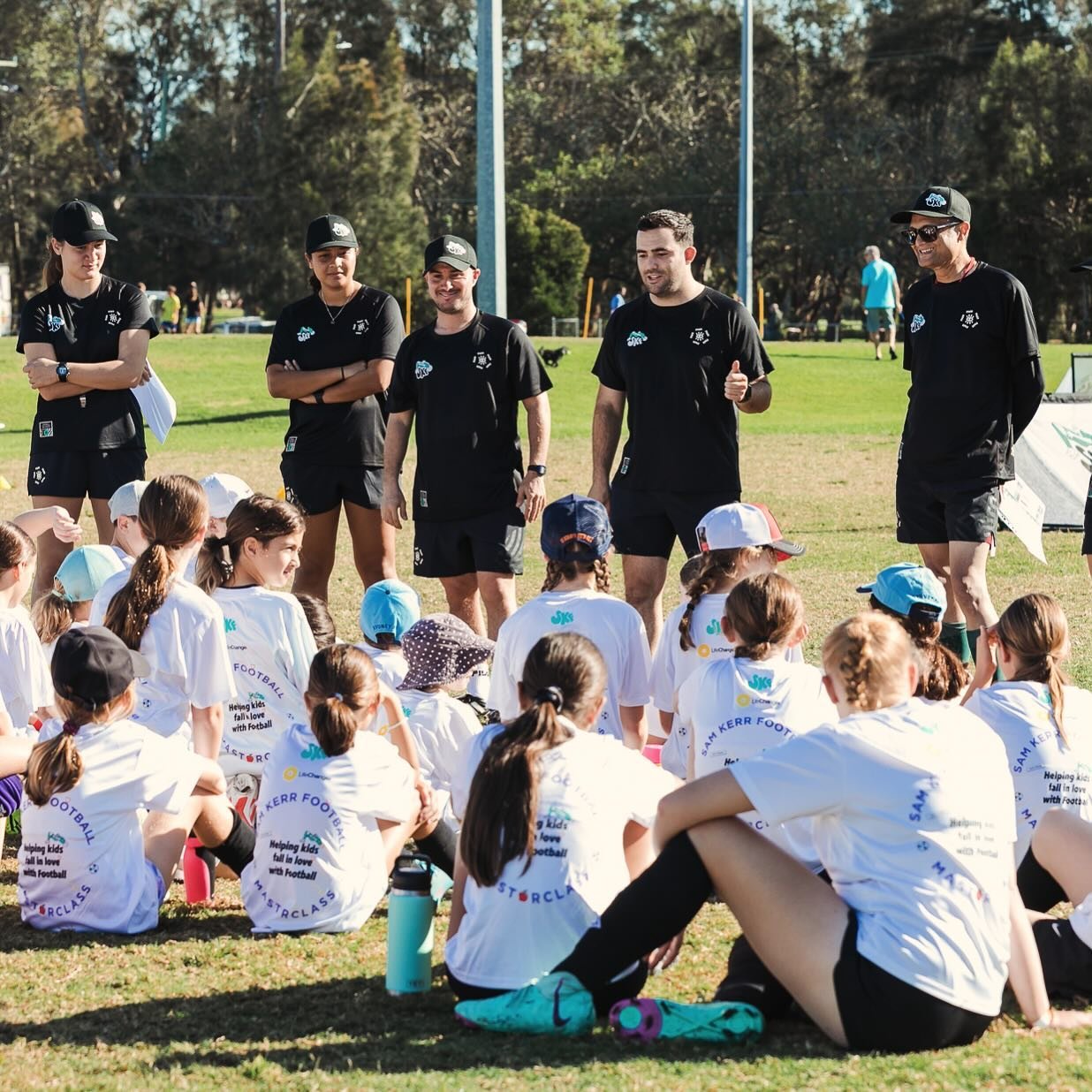 Out on the pitch.

Helping kids fall in love with football. 

This is what Sam Kerr Football is all about. 

💜

#samkerrfootball #samkerr #helpingkidsfallinlovewithfootball #footballmasterclass #footballschool #footballacademy