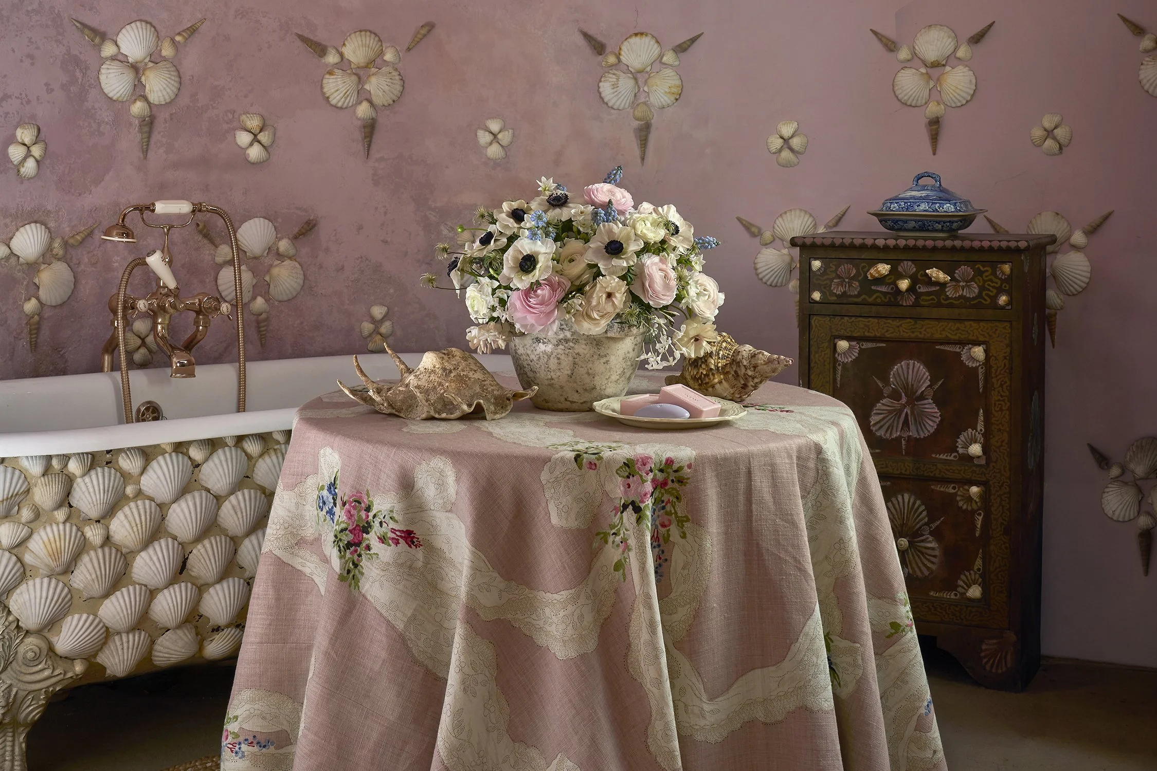 Grotto - Lace on Linen Grape Horiz.jpg
