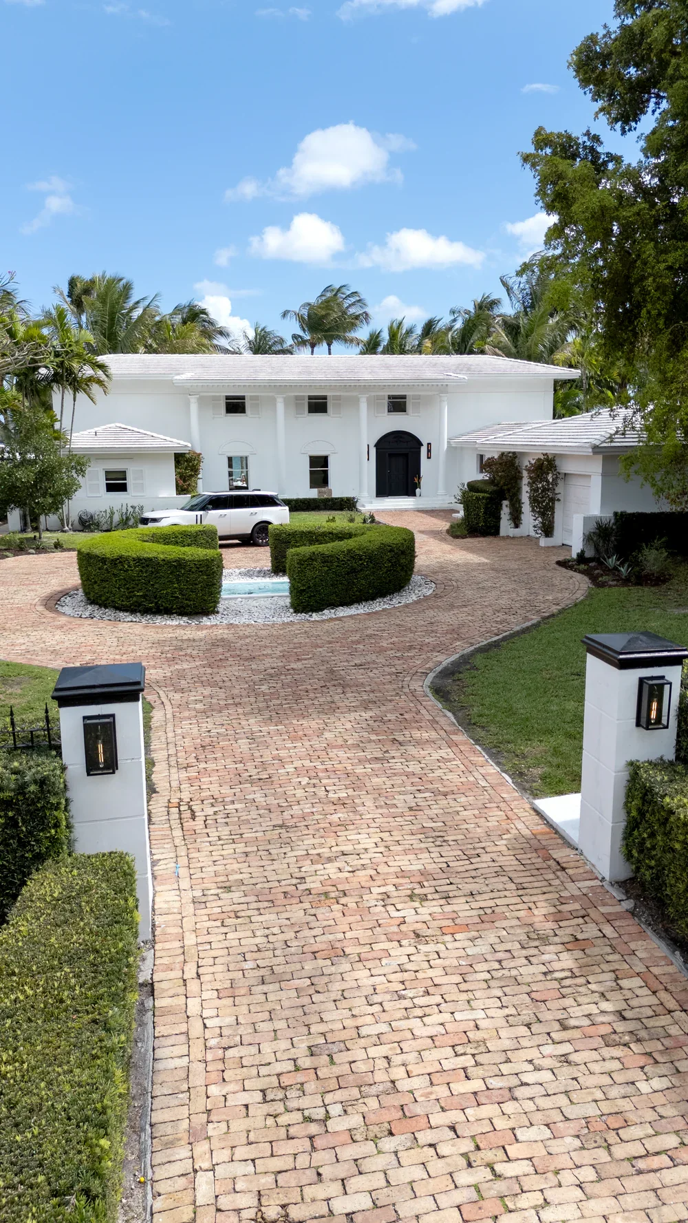 una_miami_veritcal_2.jpg.webp